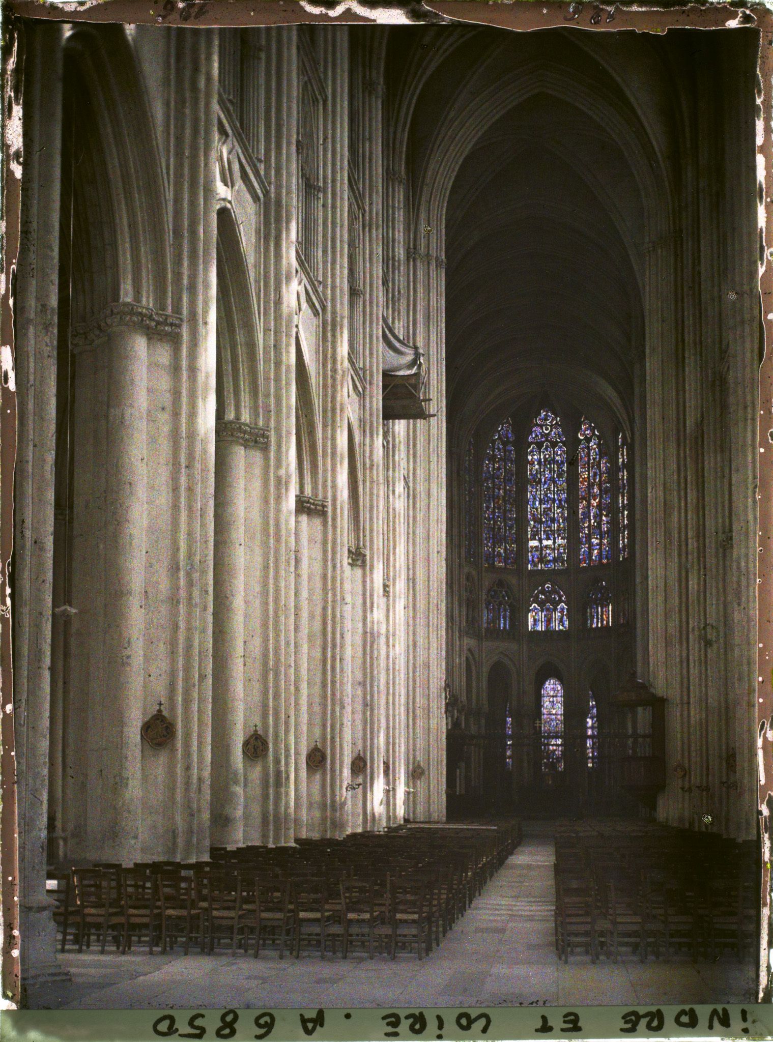 Image représentant La nef et le choeur de la cathédrale Saint-Gatien