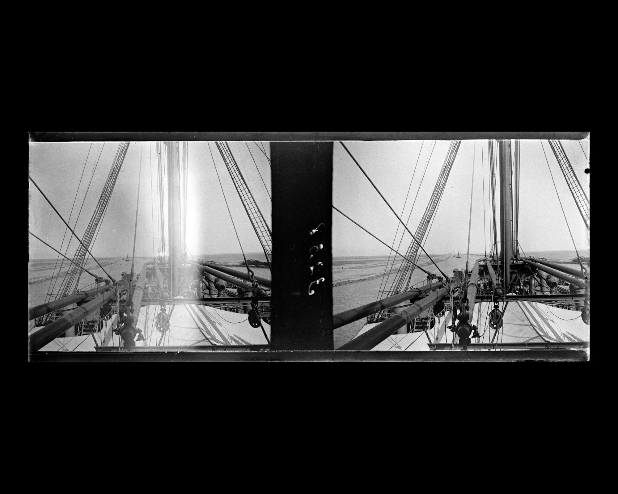 Image représentant Le Lützow s'engage dans le canal de Suez