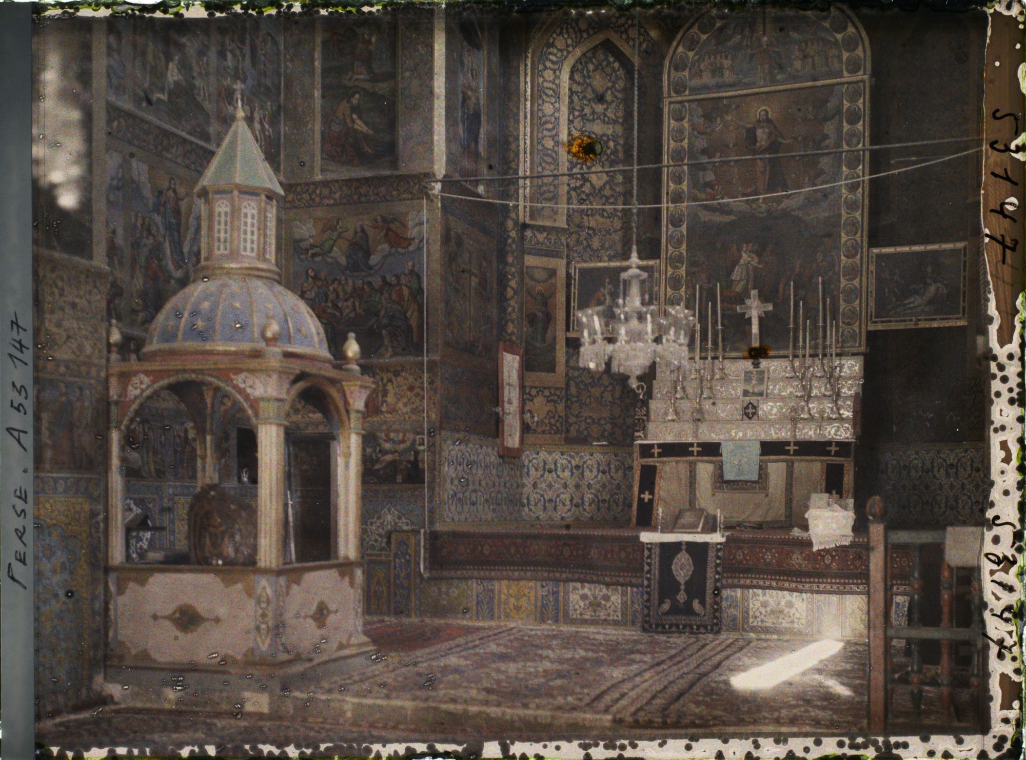 Image représentant Intérieur de la cathédrale arménienne Saint-Sauveur ou cathédrale Vank (XVIIe siècle)