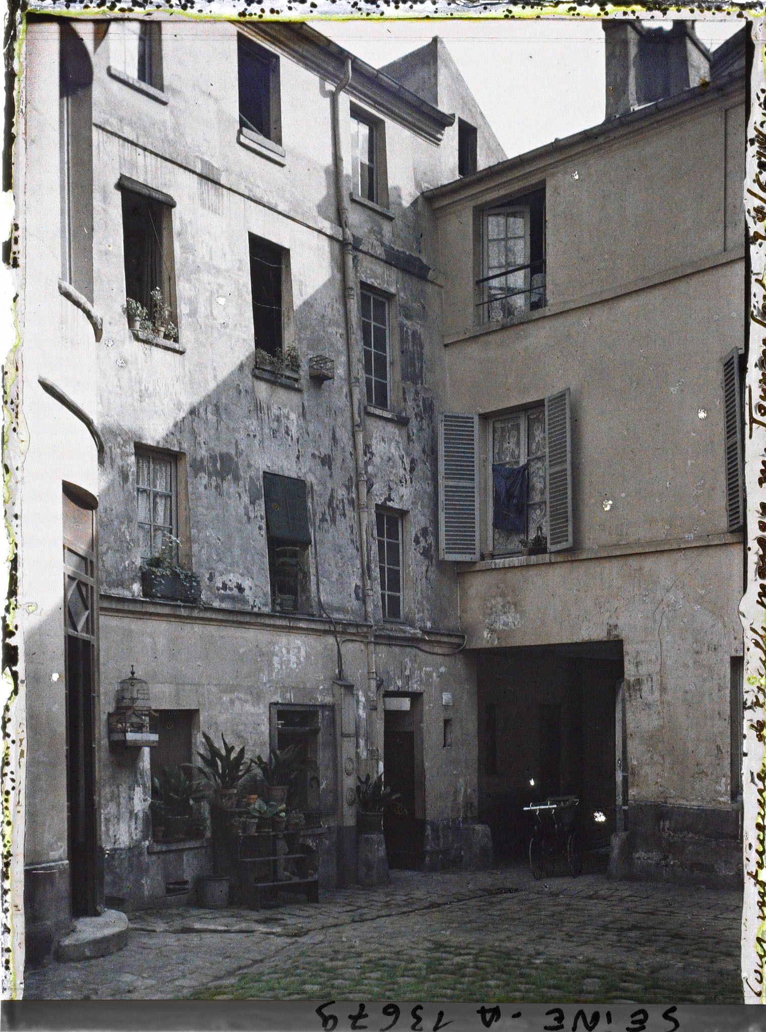 Image représentant Cour de vieille maison rue Tournefort ?