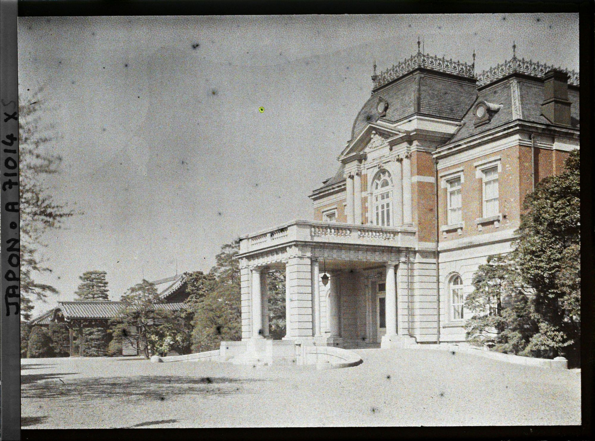 Image représentant Résidence du prince Kuni : côté entrée