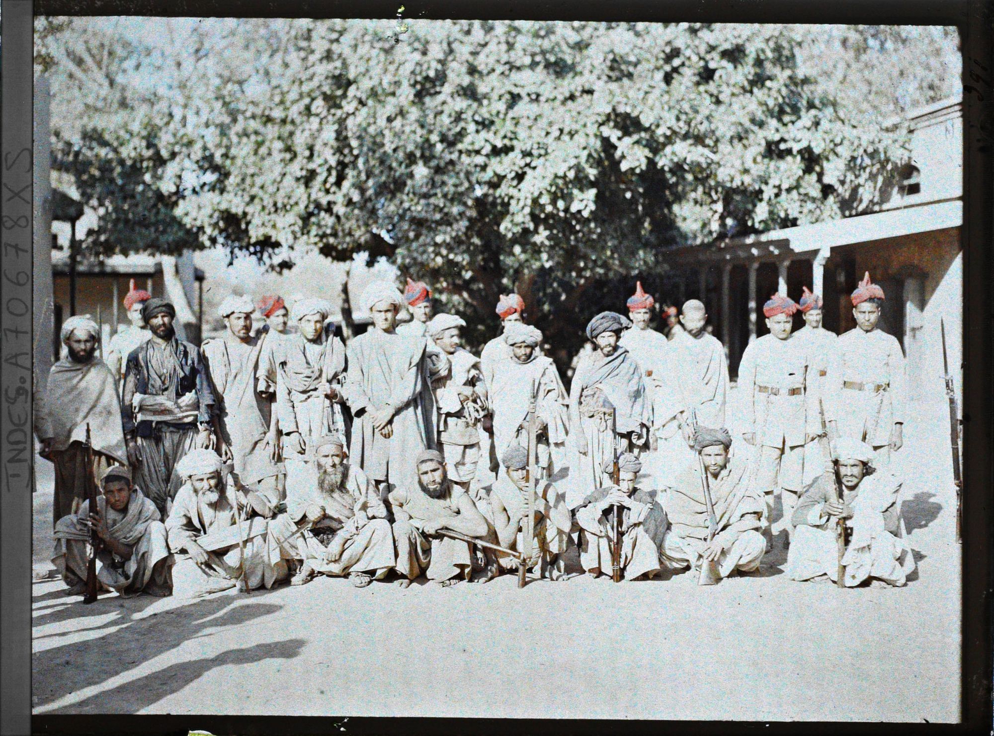 Image représentant Groupe de brigands afghans capturés le 20 janvier