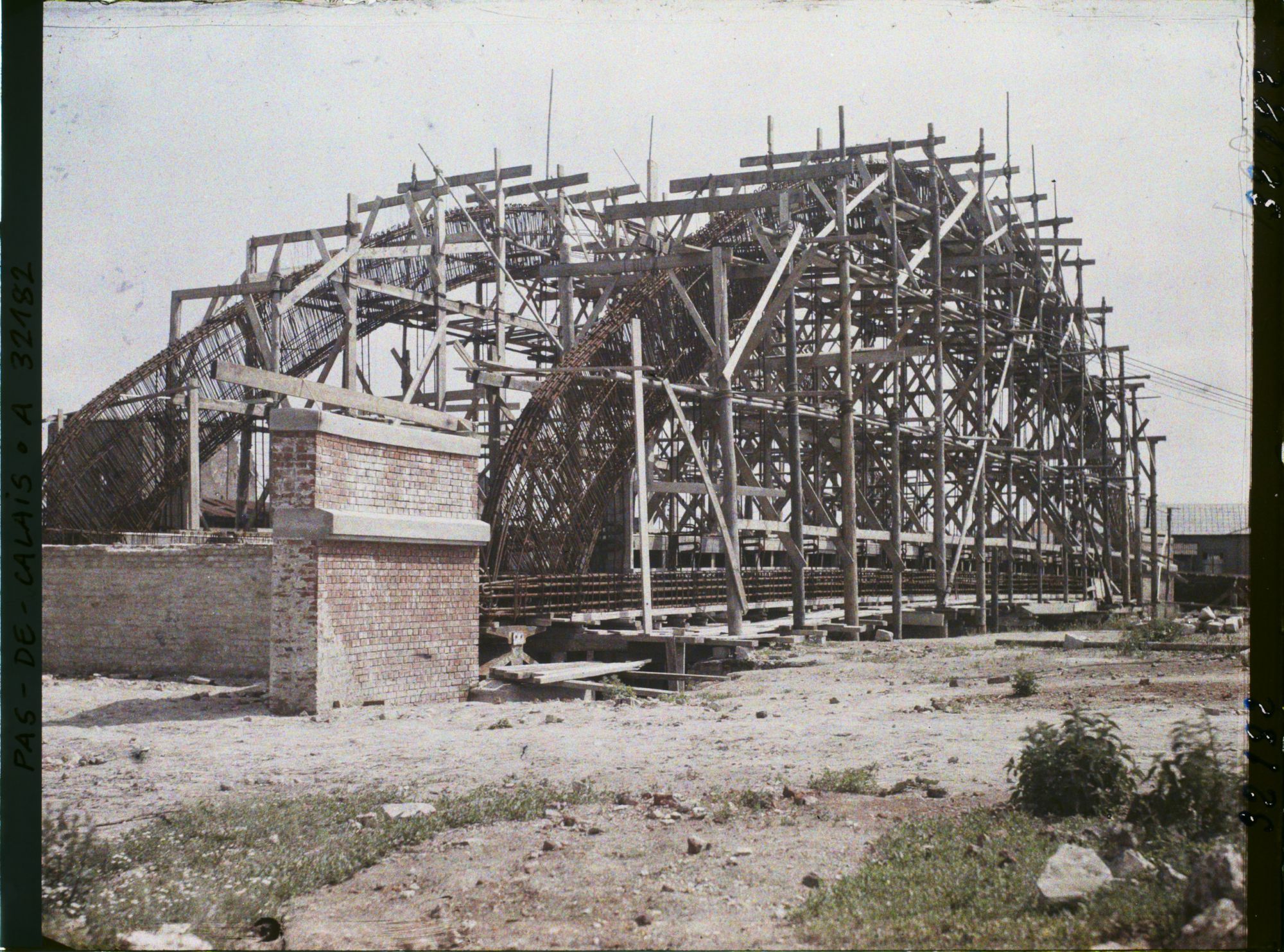 Image représentant France, Quinchy, Construction d'un Pont en Ciment armé sur le Canal