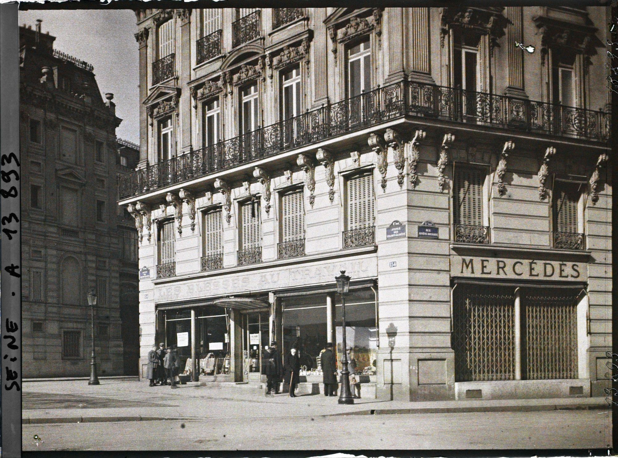Image représentant Etablissement "Les blessés au travail", 154 avenue des Champs-Elysées, immeuble à l'angle des rues de Tilsitt et Arsène-Houssaye
