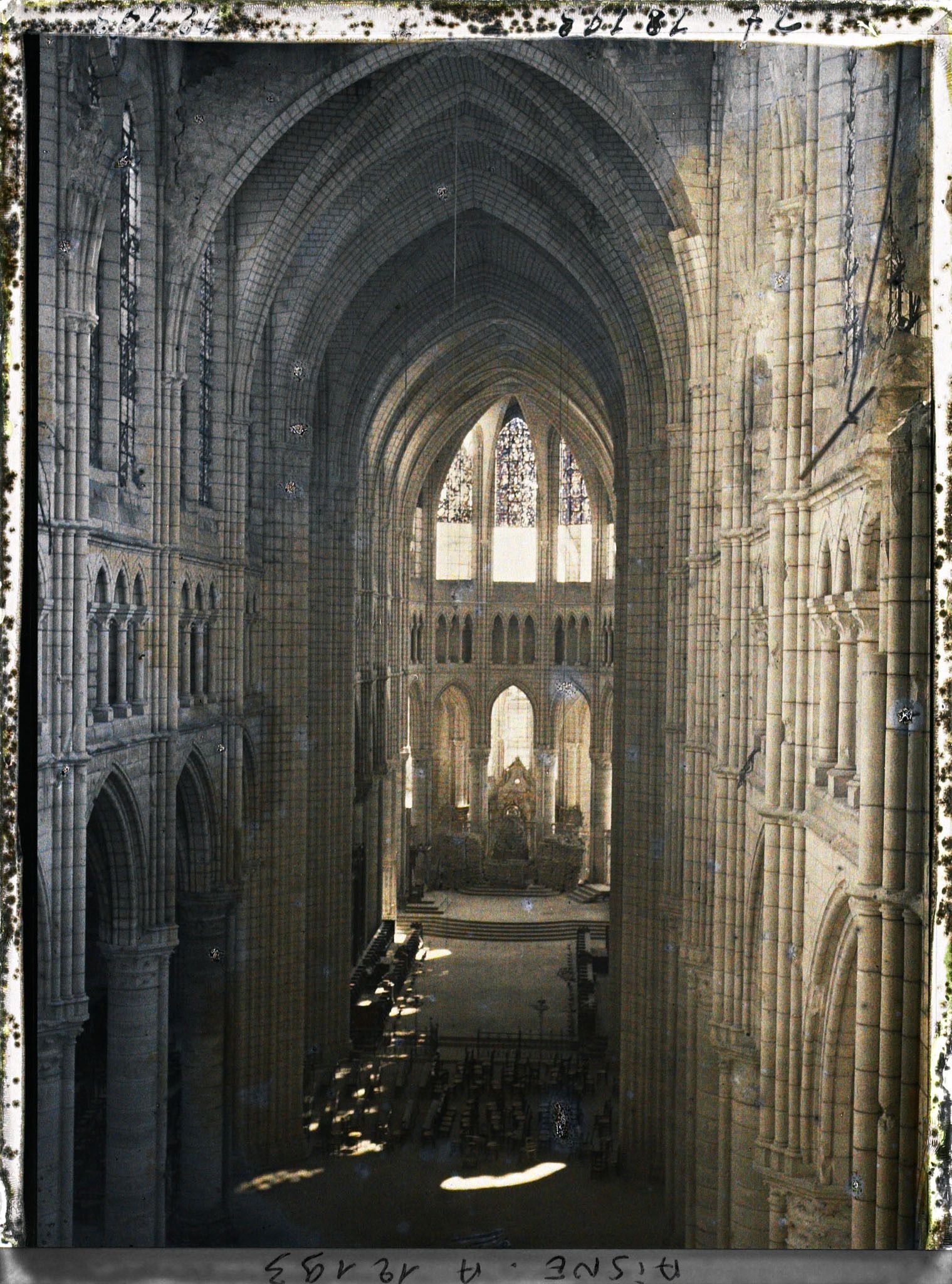 Image représentant Ensemble de la nef pris de la tribune