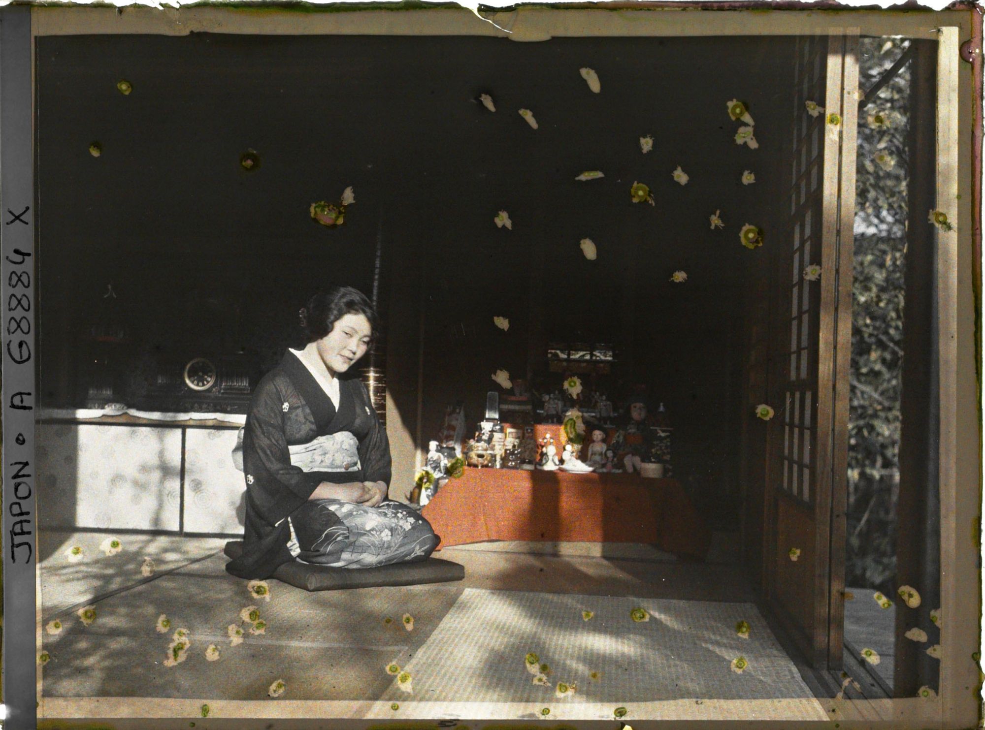 Image représentant Hina-matsuri (fête des filles) : femme en kimono