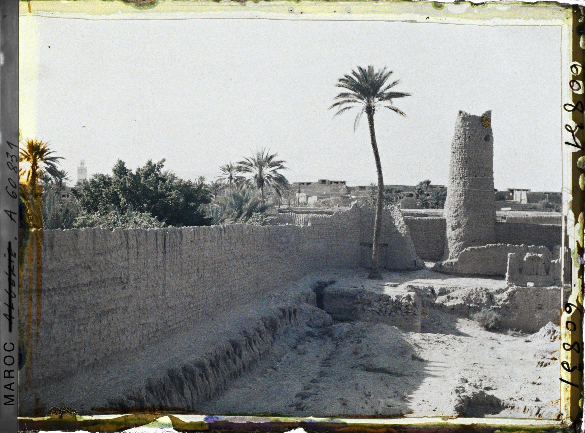 Image représentant Tour de garde et murs de clôture d'un jardin