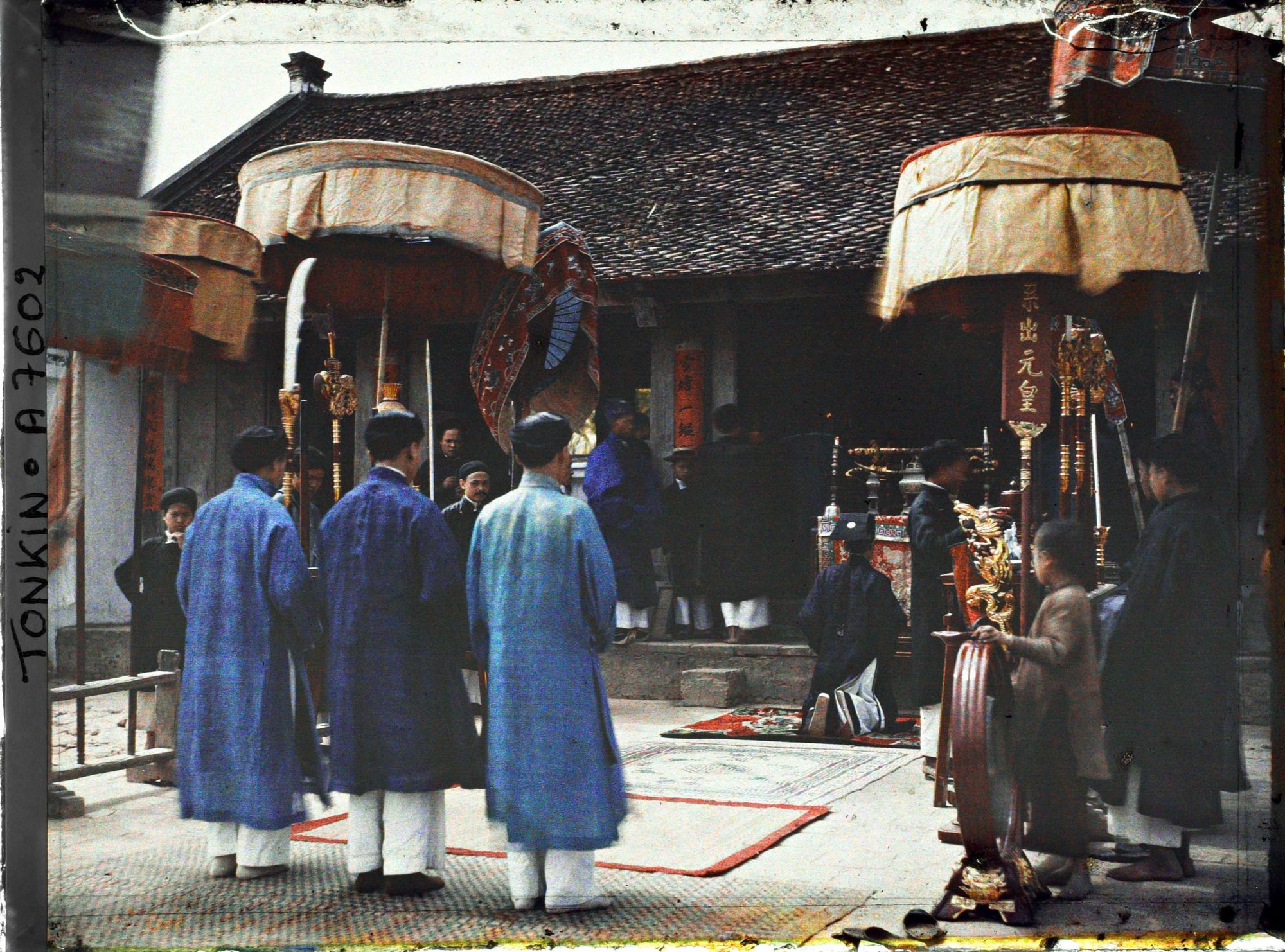 Image représentant Une célébration du rituel au temple Te ky-phuc, lors d'une cérémonie pour demander le bonheur