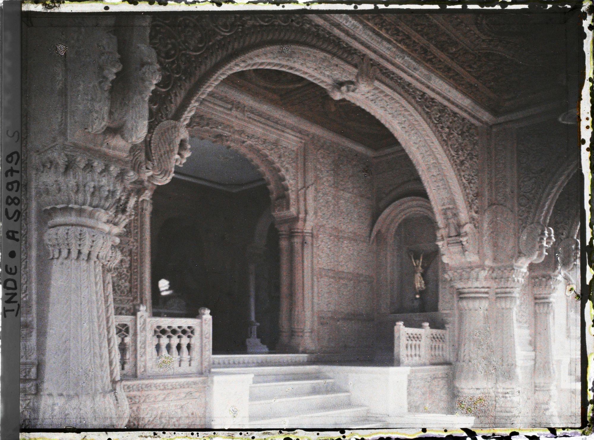 Image représentant Le porche principal du palais de Lallgarh