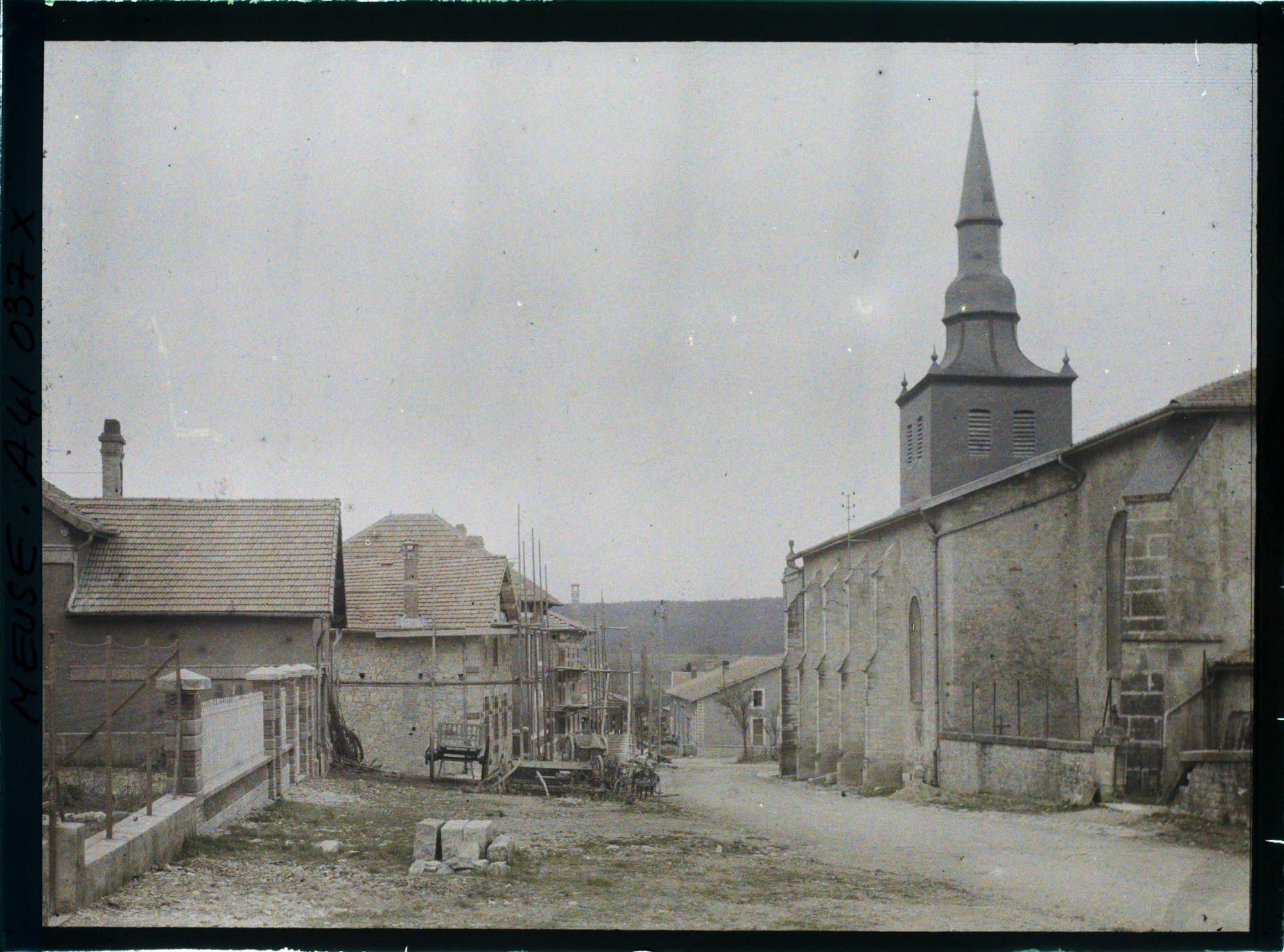 Image représentant France, Neuvilly, Les abords de l'Eglise