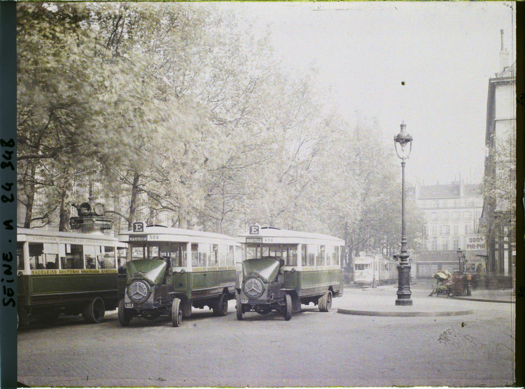 Image représentant Station d'autobus place de la Madeleine, la Compagnie générale des omnibus de Paris