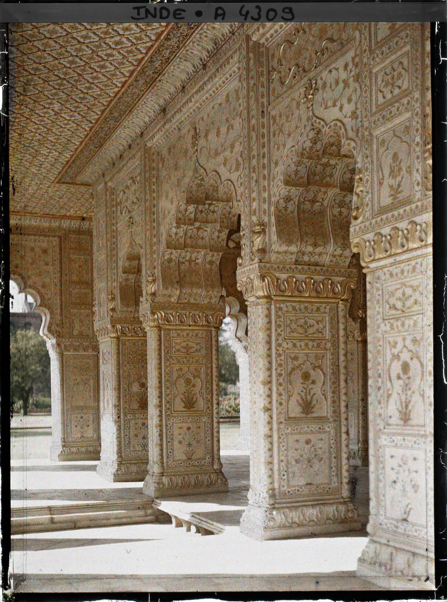 Image représentant Intérieur de la salle des audiences privées (Diwan-i-Khas) dans le fort Rouge (Lal Qila)