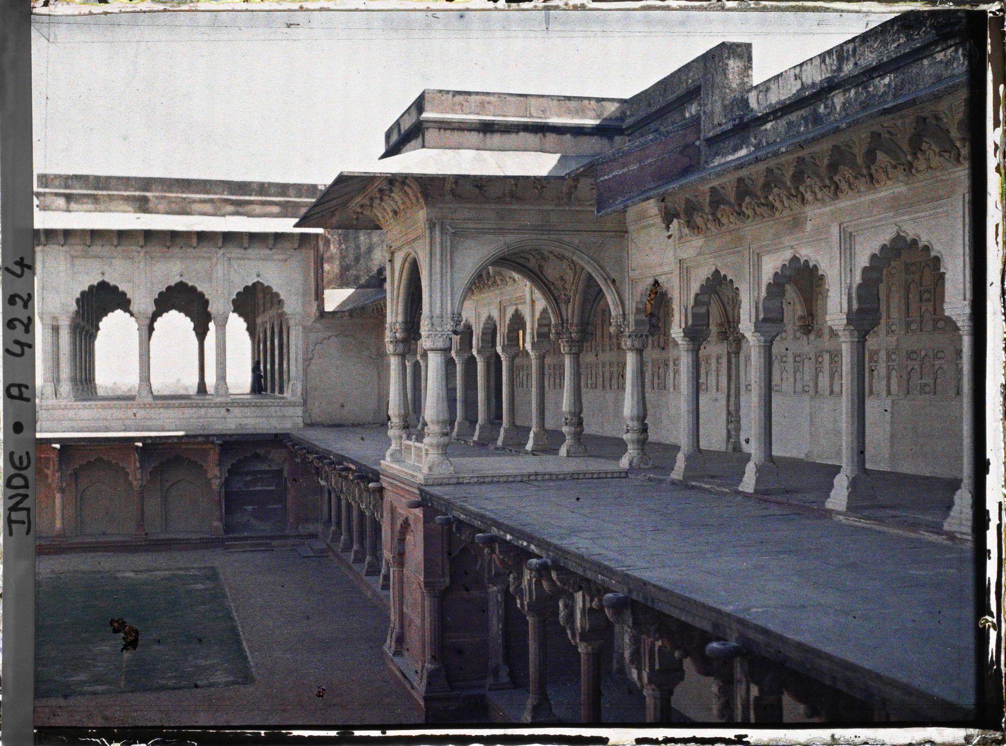 Image représentant Une galerie de la tour du Jasmin (Musamman Burj) dans le fort Rouge (Lal Qila)