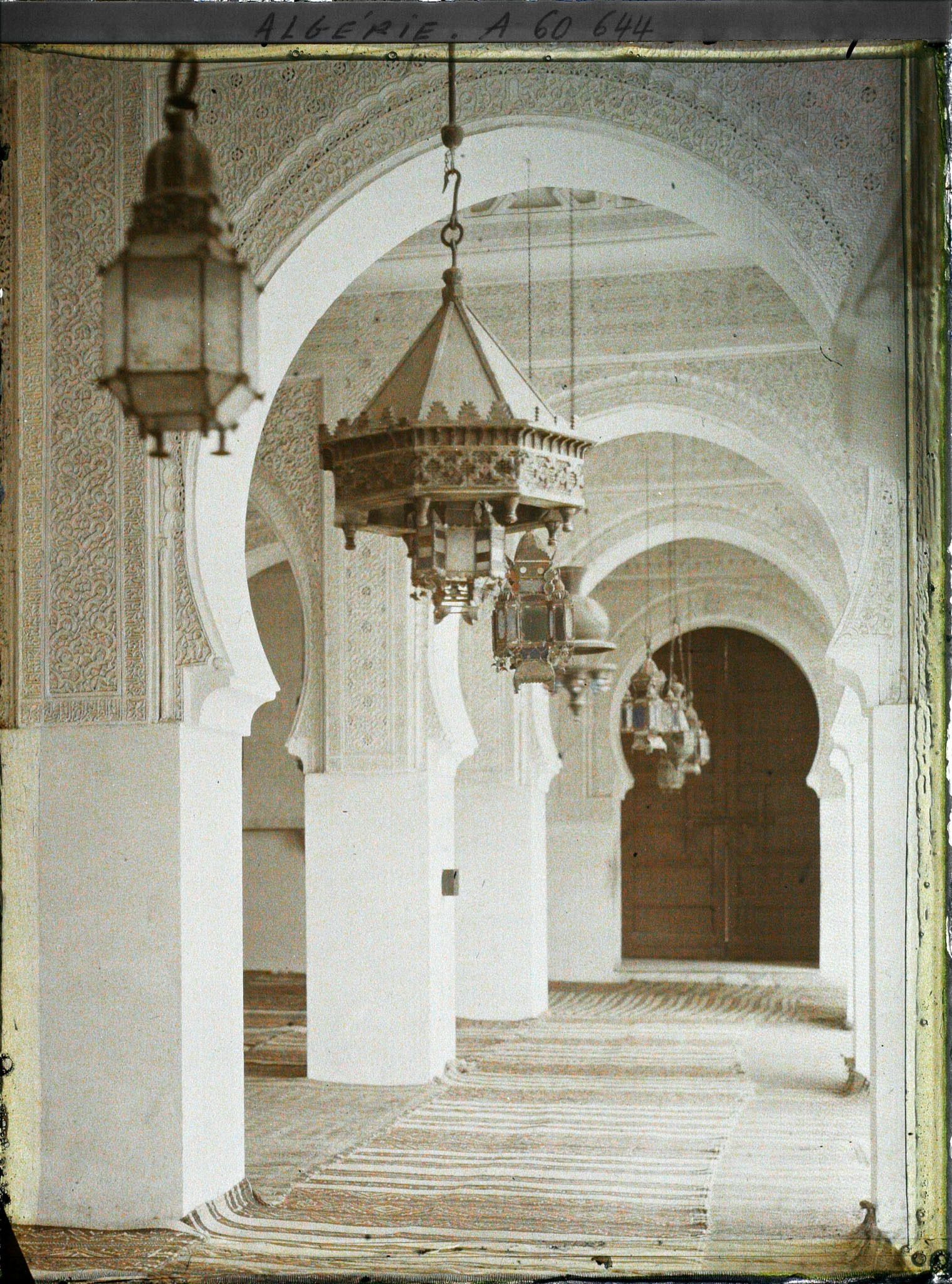 Image représentant La salle de prière de la mosquée de Sidi Bou Médine