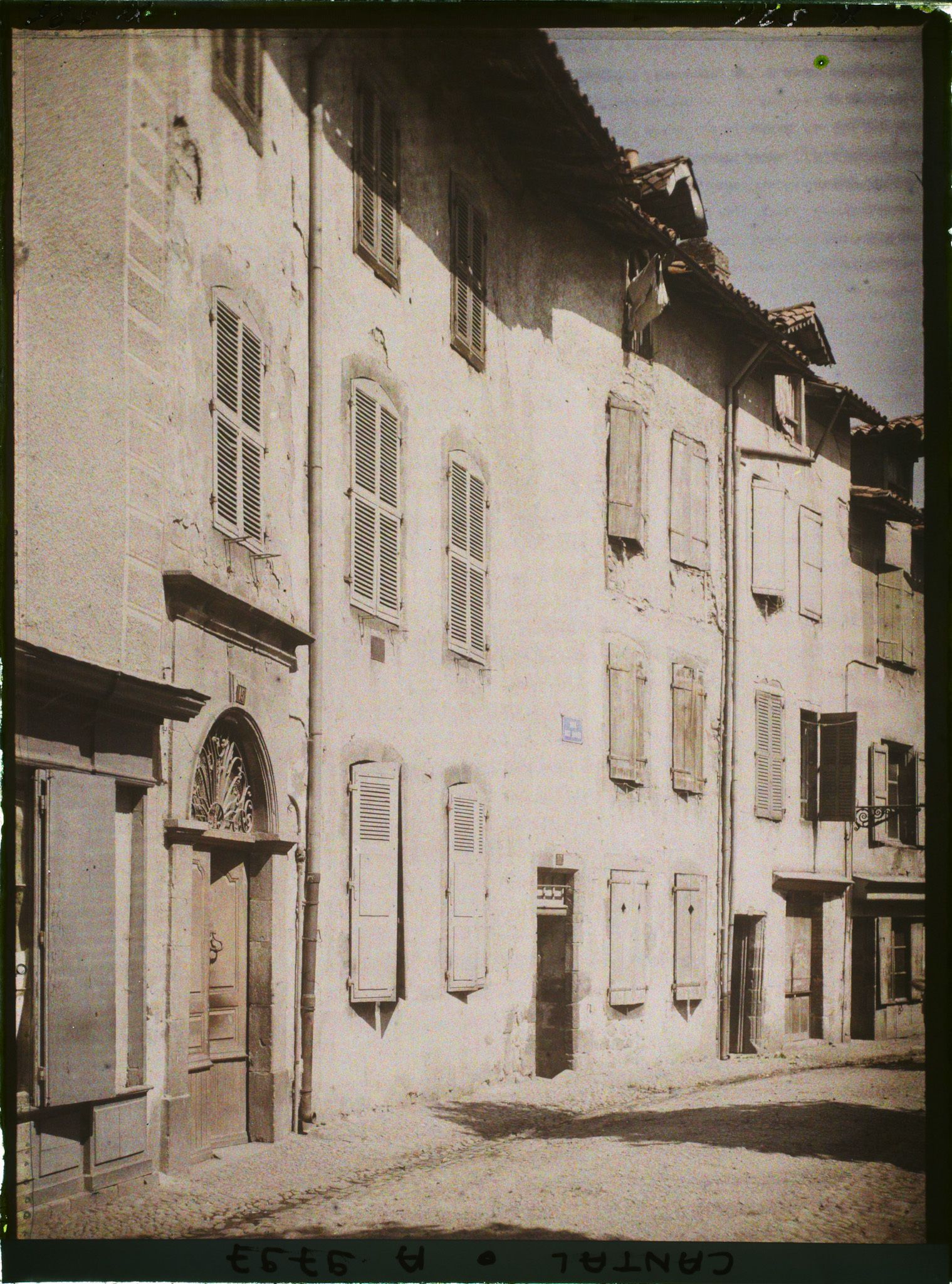 Image représentant La porte au 15 rue des Dames