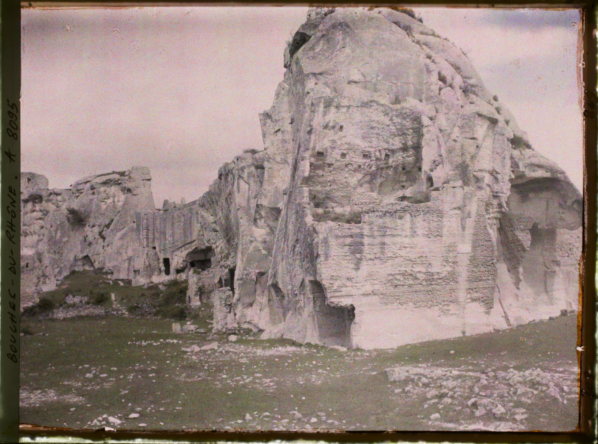 Image représentant La forteresse vue de la place des Ormes