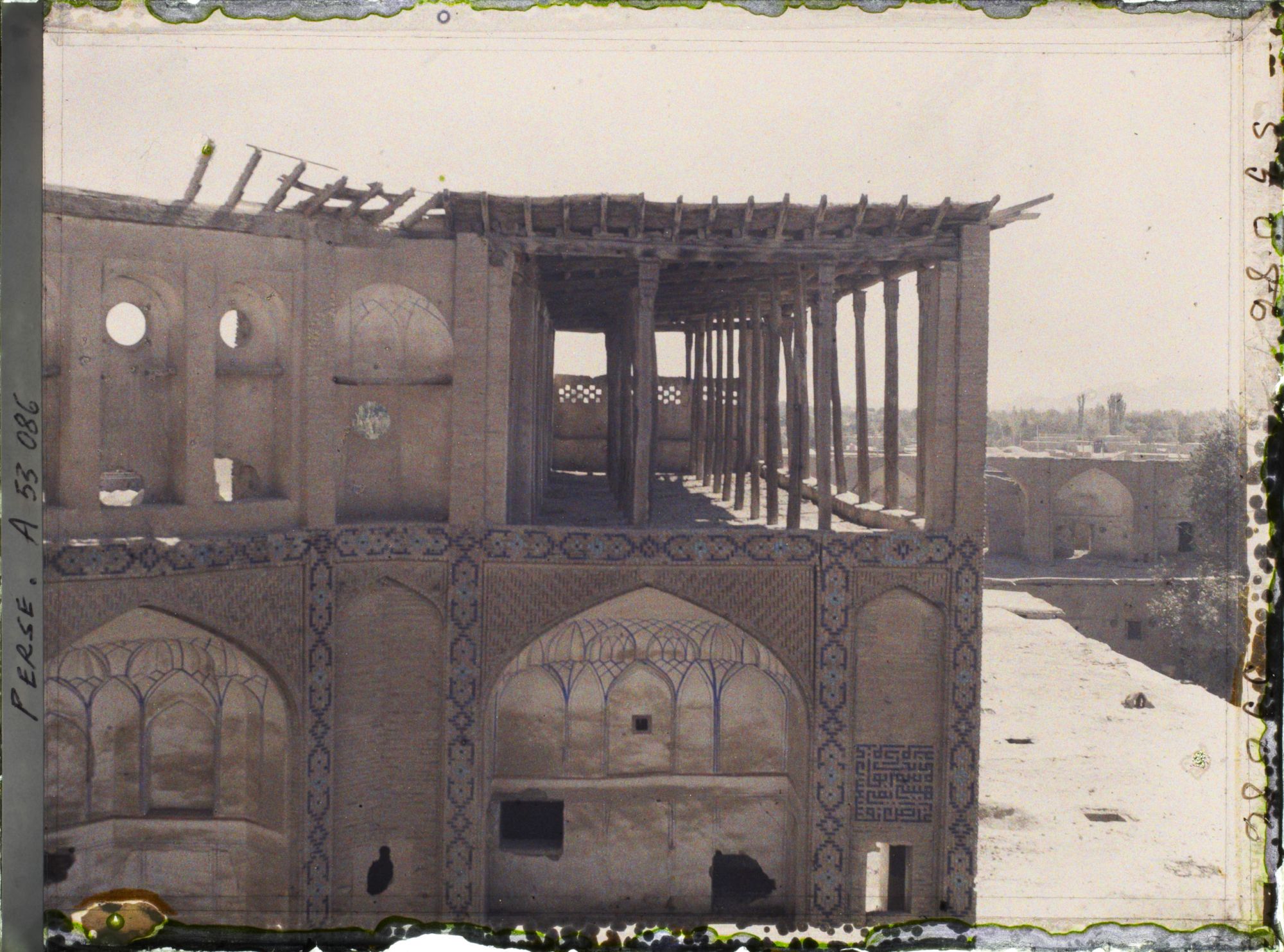 Image représentant Terrasse couverte d'un bâtiment du grand bazar