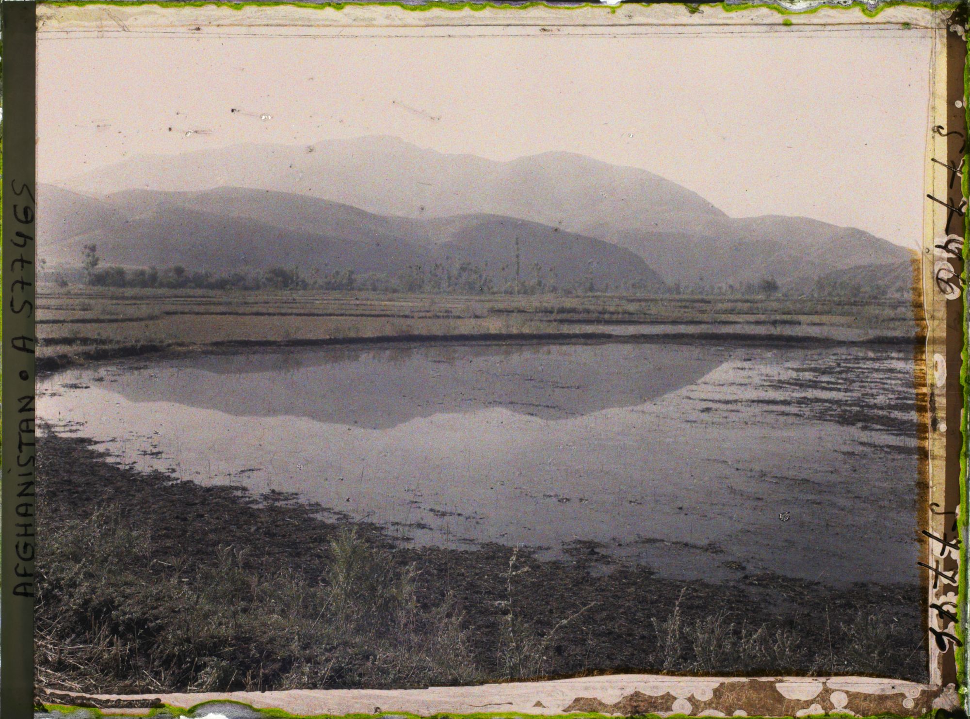Image représentant Sur le fleuve Logar, au sud-ouest de Kaboul), le Logar