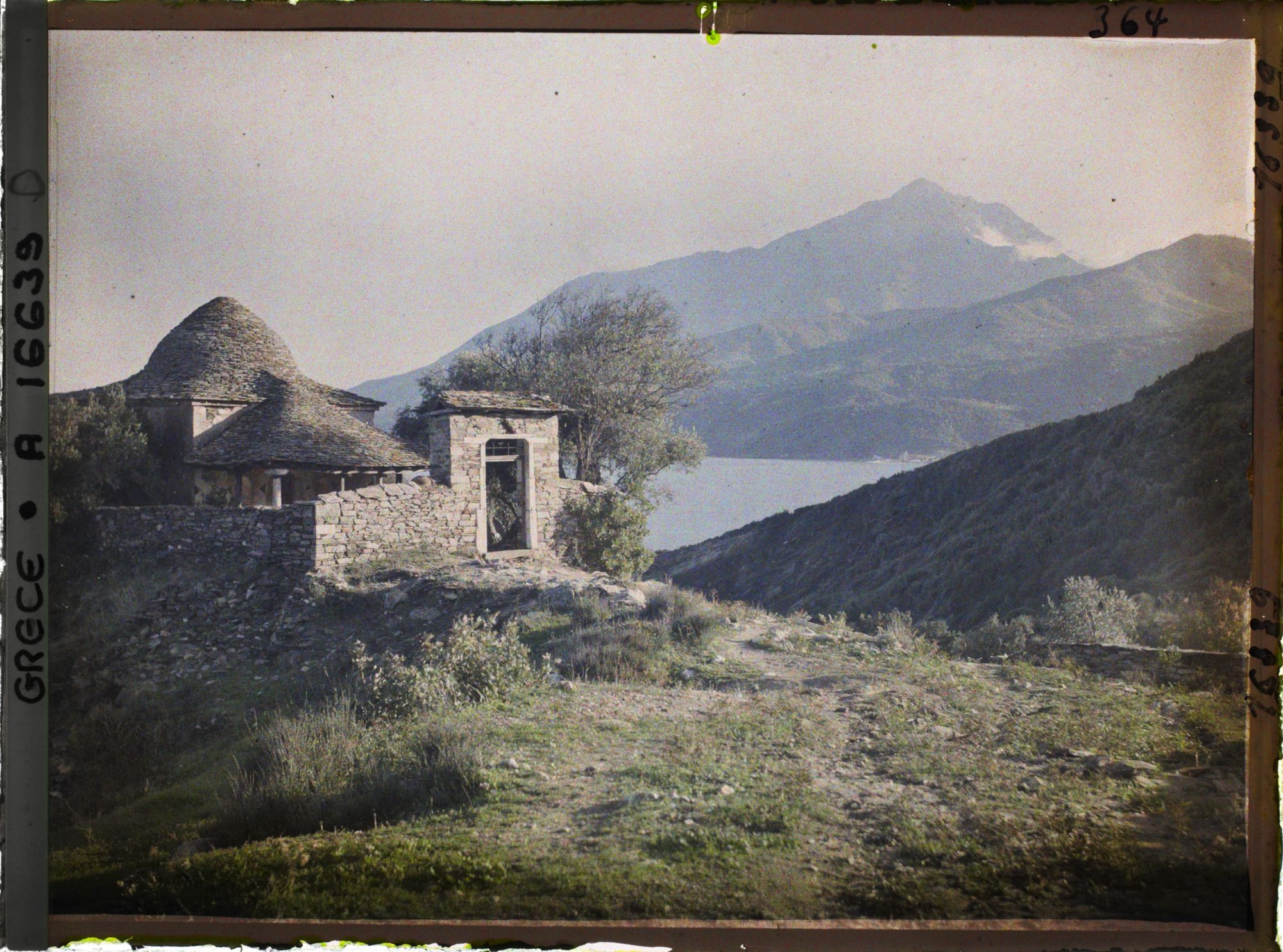 Image représentant Turquie, Mont Athos, Stravonikita, Petite cellule et le Mont Athos