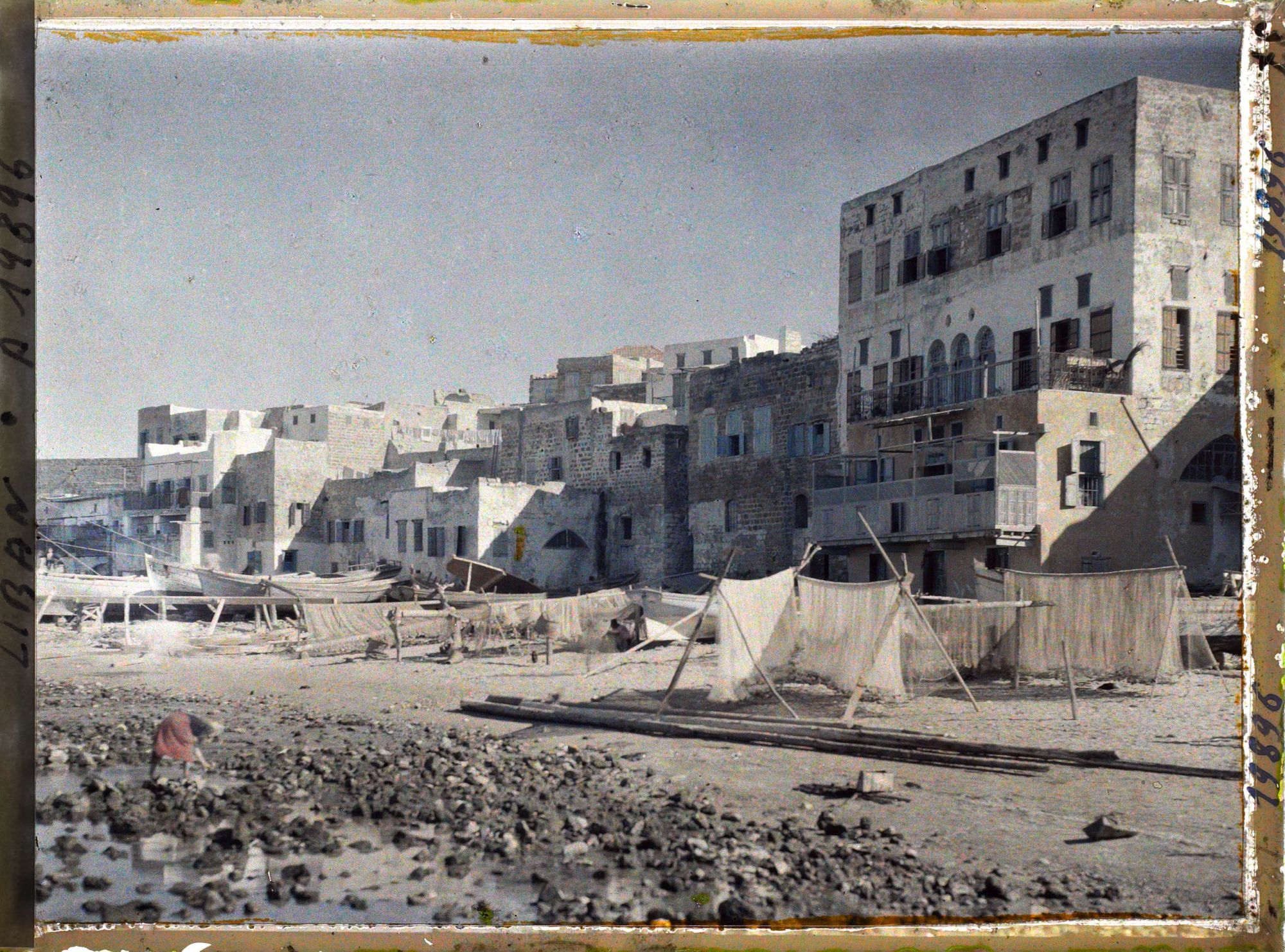 Image représentant Sur le port