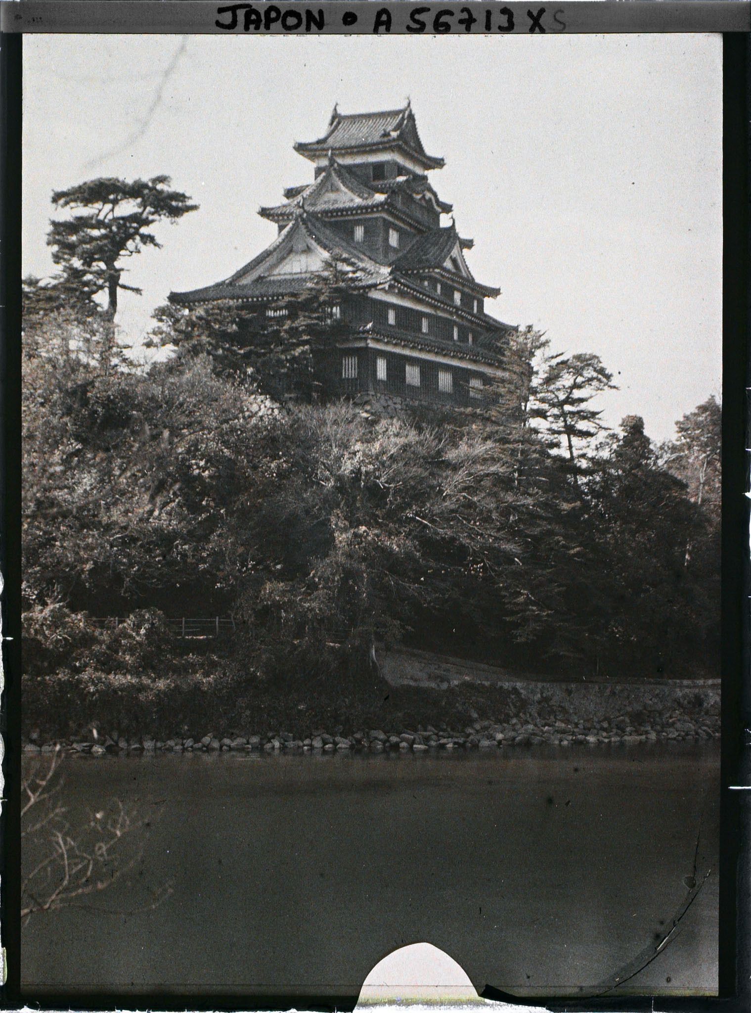 Image représentant Le donjon du château U-jô ("château des corbeaux")