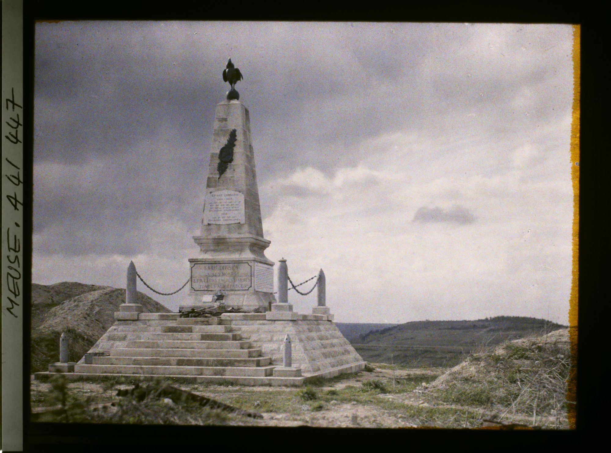 Image représentant France, Les Eparges, Le Mt des Eparges avec effet de lumière