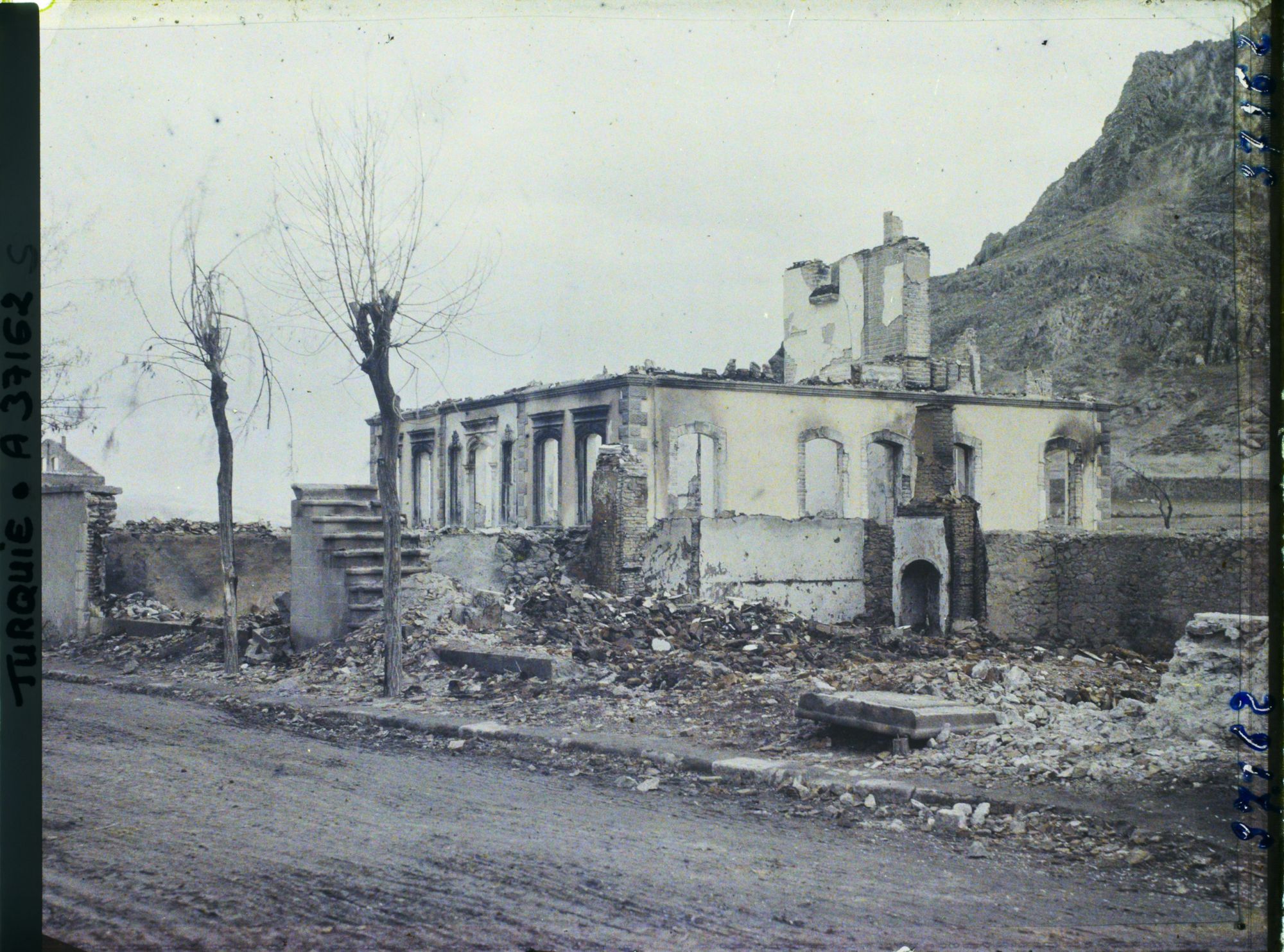 Image représentant Turquie, Afion-Kara-Hissar, Hôpital incendié