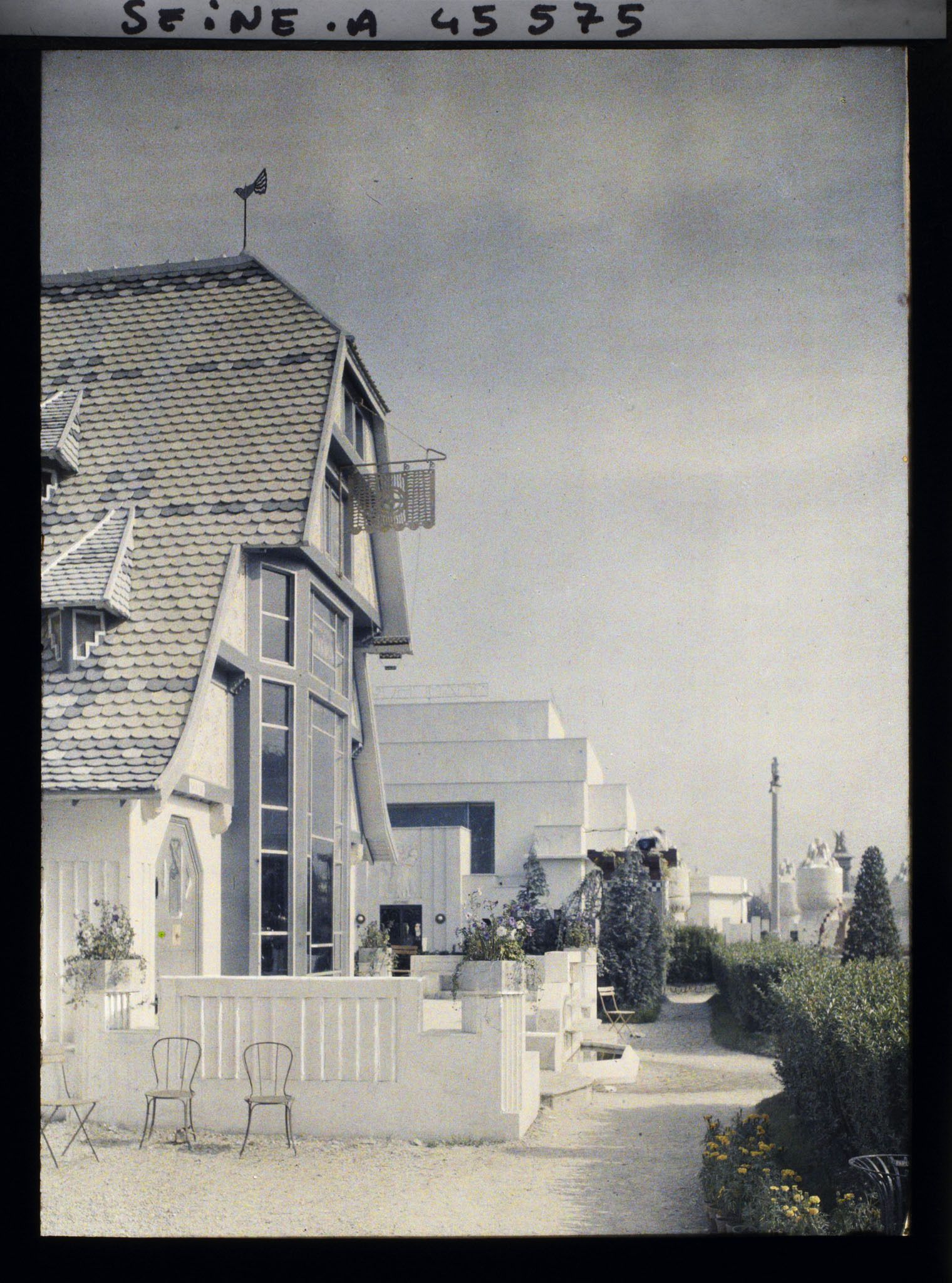 Image représentant L'Exposition des arts décoratifs, Pavillon de Mulhouse, sur l'esplanade des Invalides