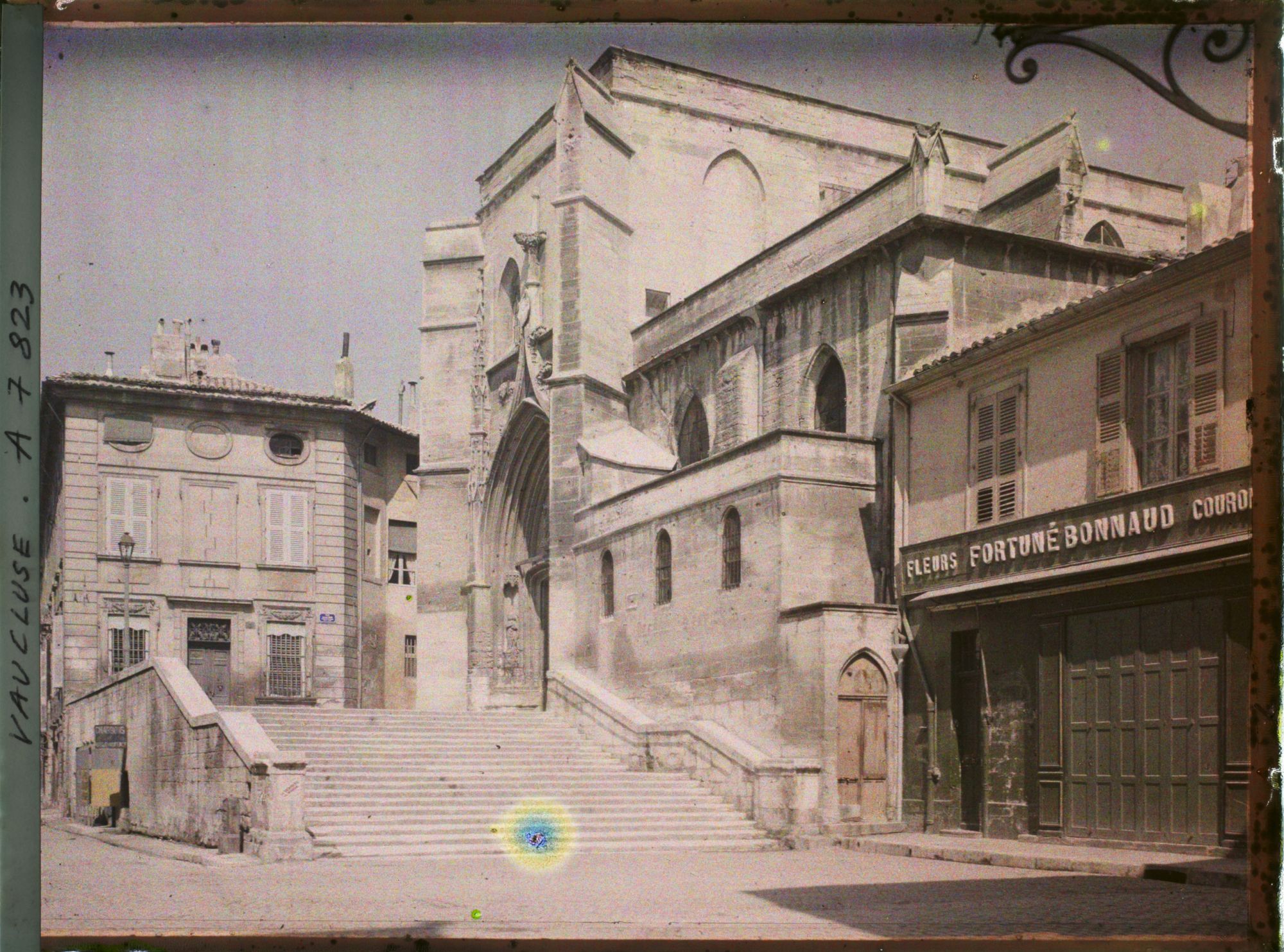 Image représentant La collégiale Saint-Agricol