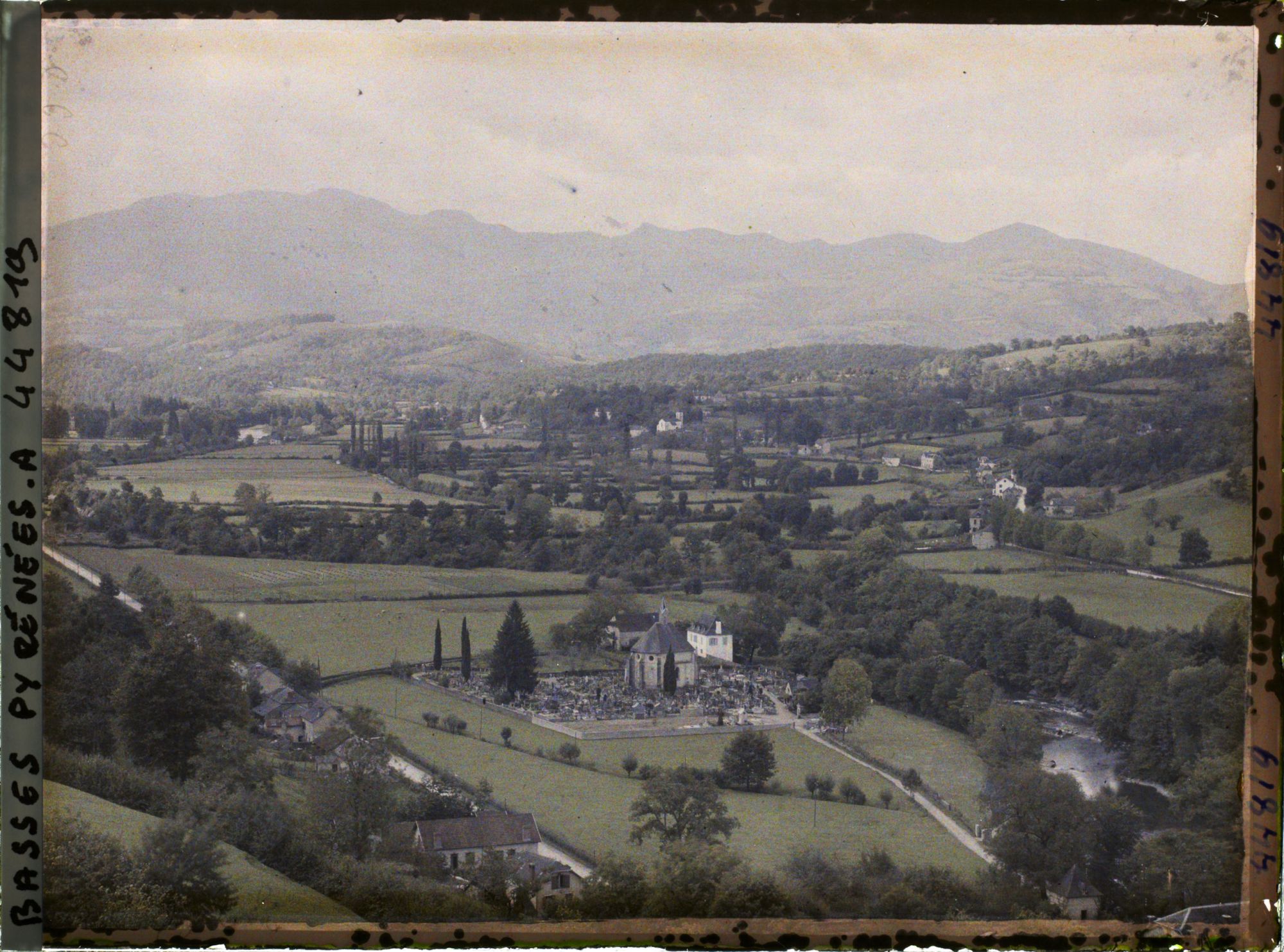 Image représentant France , Mauléon, Panorama pris du Chau Fort vers l'ancienne Eglise