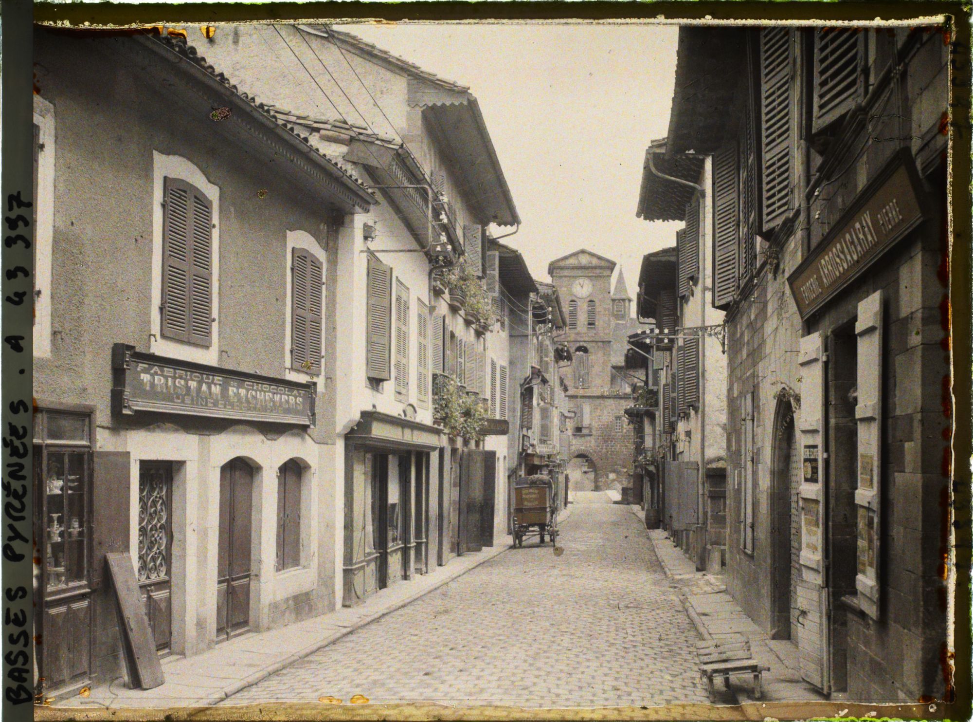 Image représentant France , St Jean-Pied de Port, La Rue Principale et l'Eglise