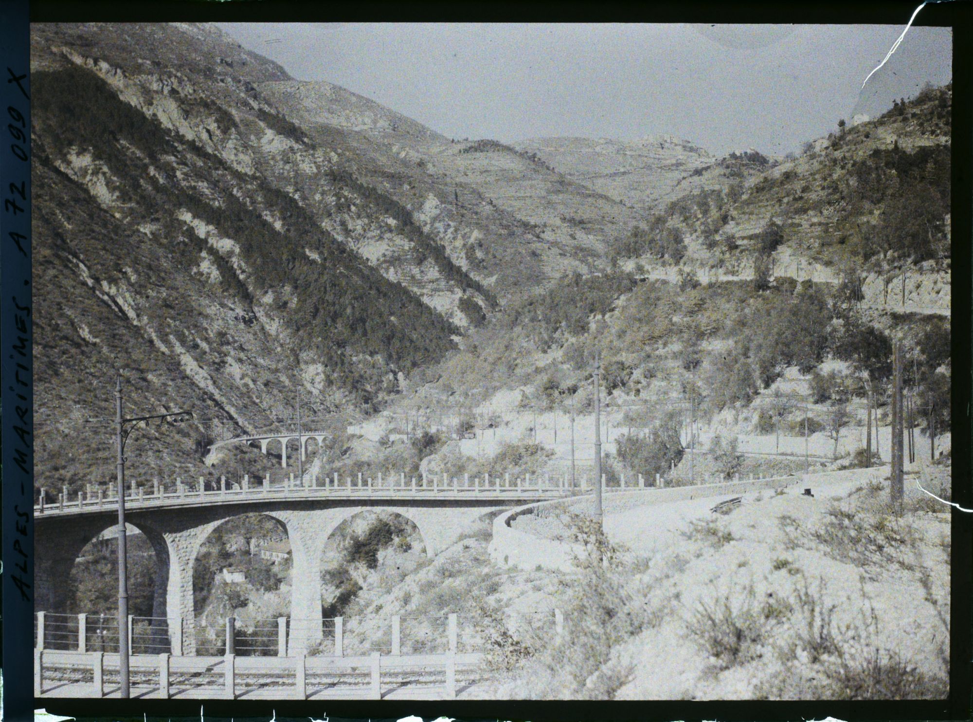 Image représentant Le viaduc du Caramel pris depuis la route