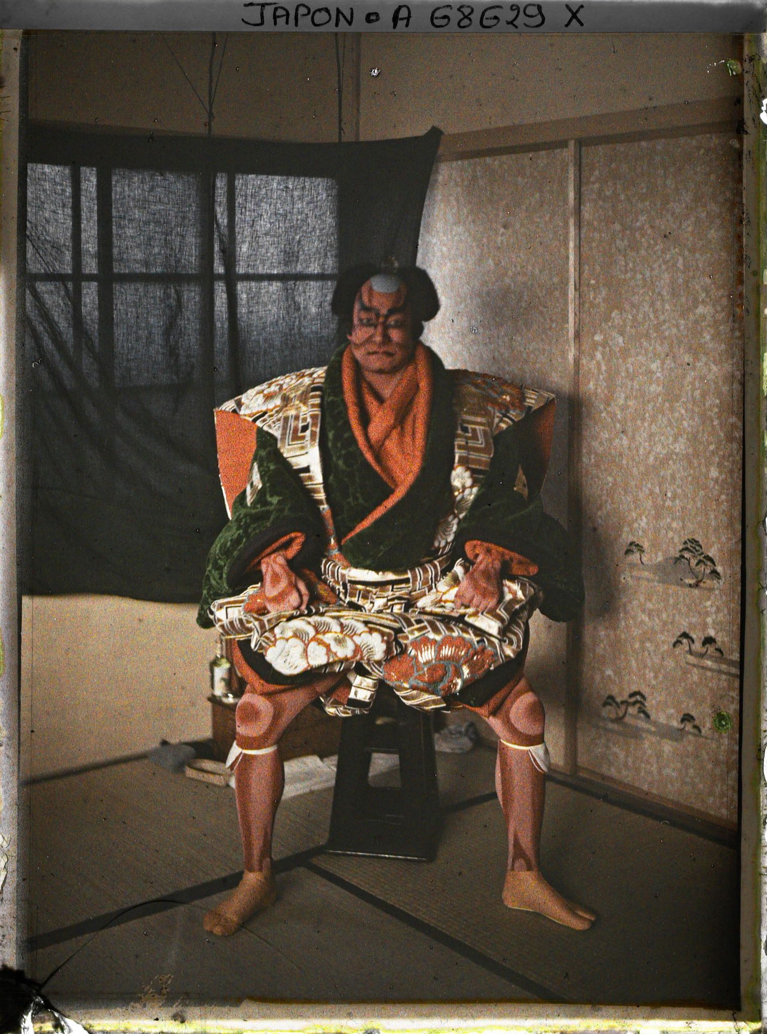 Image représentant Théâtre Kabuki au théâtre Hongôza, l'acteur Bandô Mitsugorô VII (1882-1961) costumé