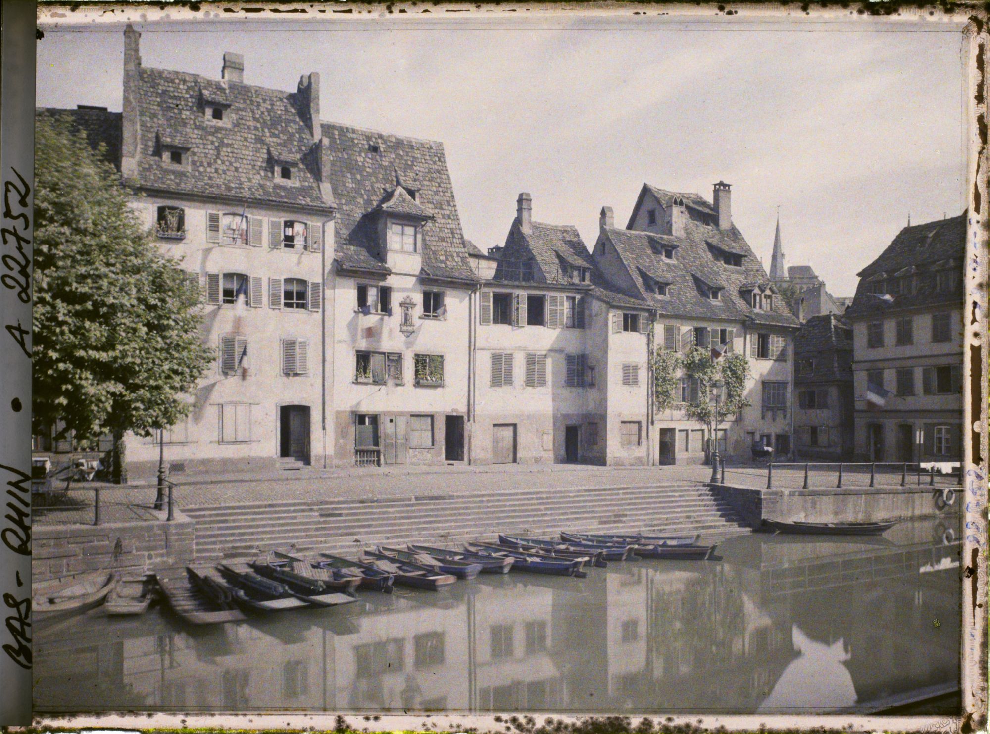 Image représentant France, Strasbourg, Vieilles Maisons Pfauztadgasse au bord de l'Ill. (Petite France)
