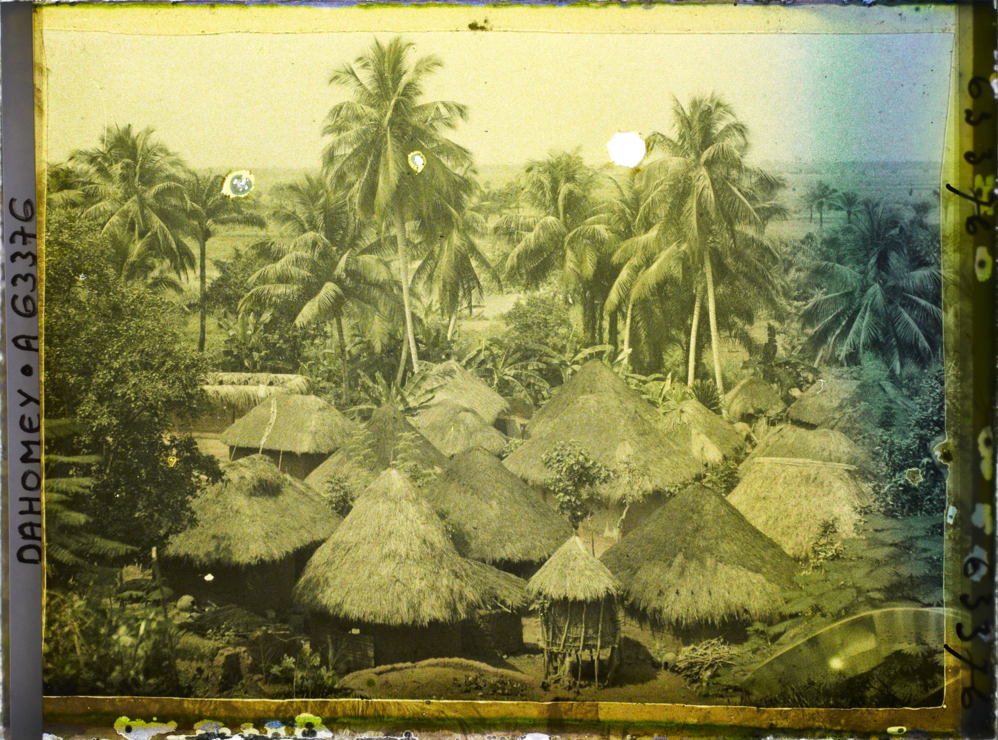 Image représentant Village de cases traditionnelles vers la plaine de l'Ouémé