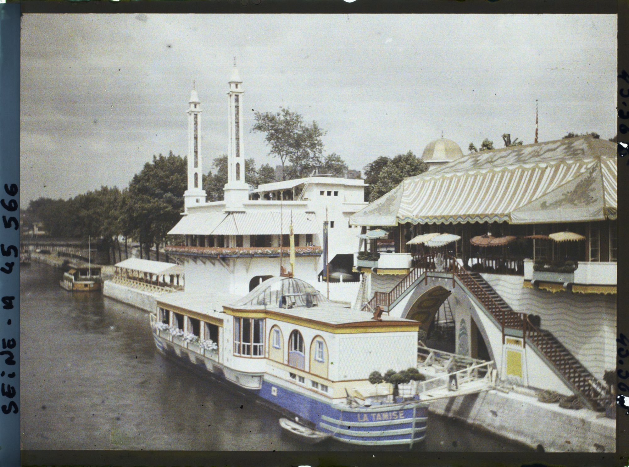Image représentant L'Exposition des arts décoratifs, Restaurant La Tamise (péniche dancing) et restaurant turc La Corne d'Or