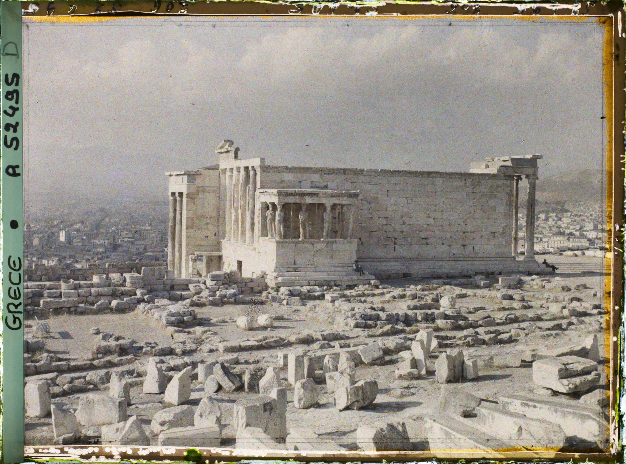 Image représentant Sur l'Acropole, vue d'ensemble de l'Erechtheion (vu du sud-ouest)