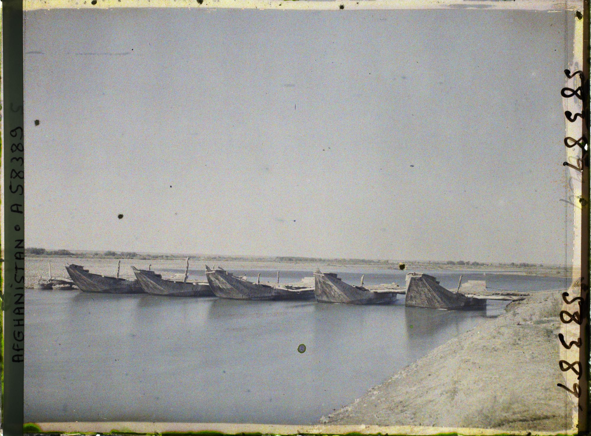 Image représentant Afghanistan, Ghirichk, Pont de bateaux sur l'Hilmend.