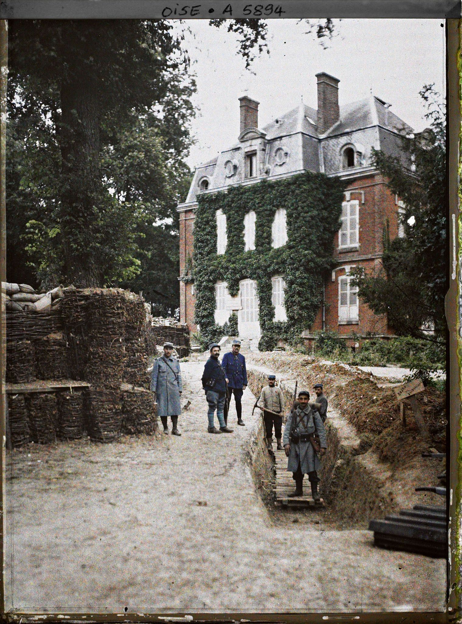 Image représentant France, Conchy-les-Pots, Les Château des loges à 80 m des lignes allemandes & servant aux 2 à tour de rôle (d'où vient sa conservation)
