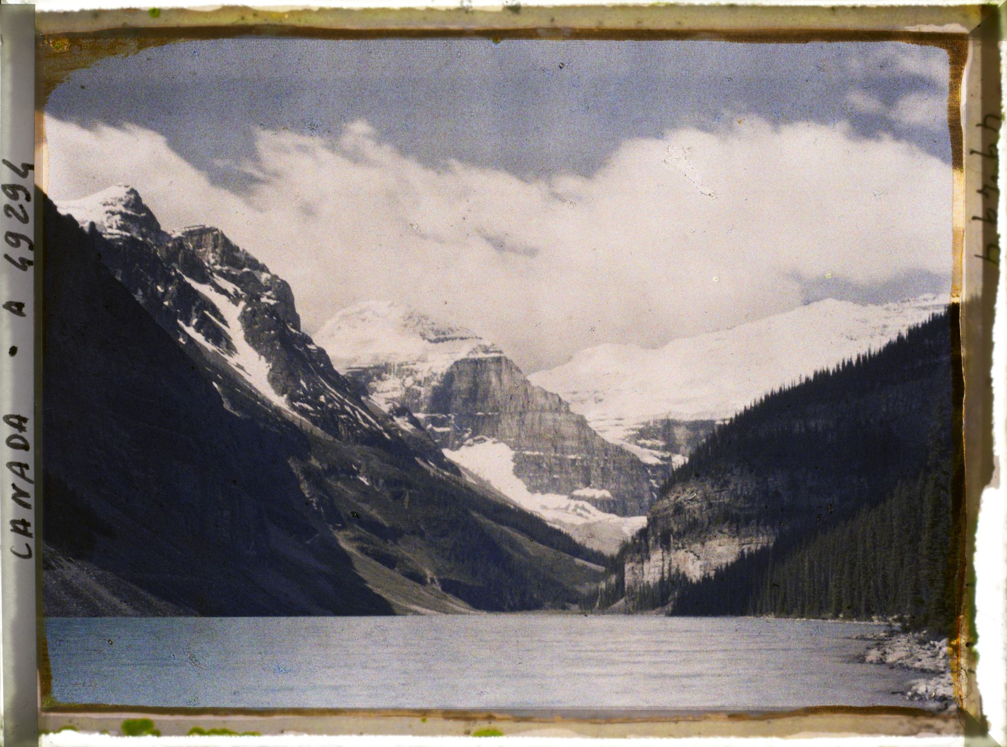 Image représentant Canada, Lac Louise, Le lac, les pics Victoria et Leffroy  autre vue