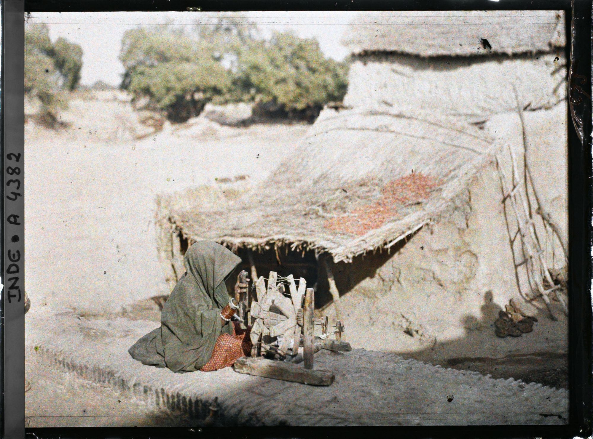 Image représentant Une fileuse à son rouet