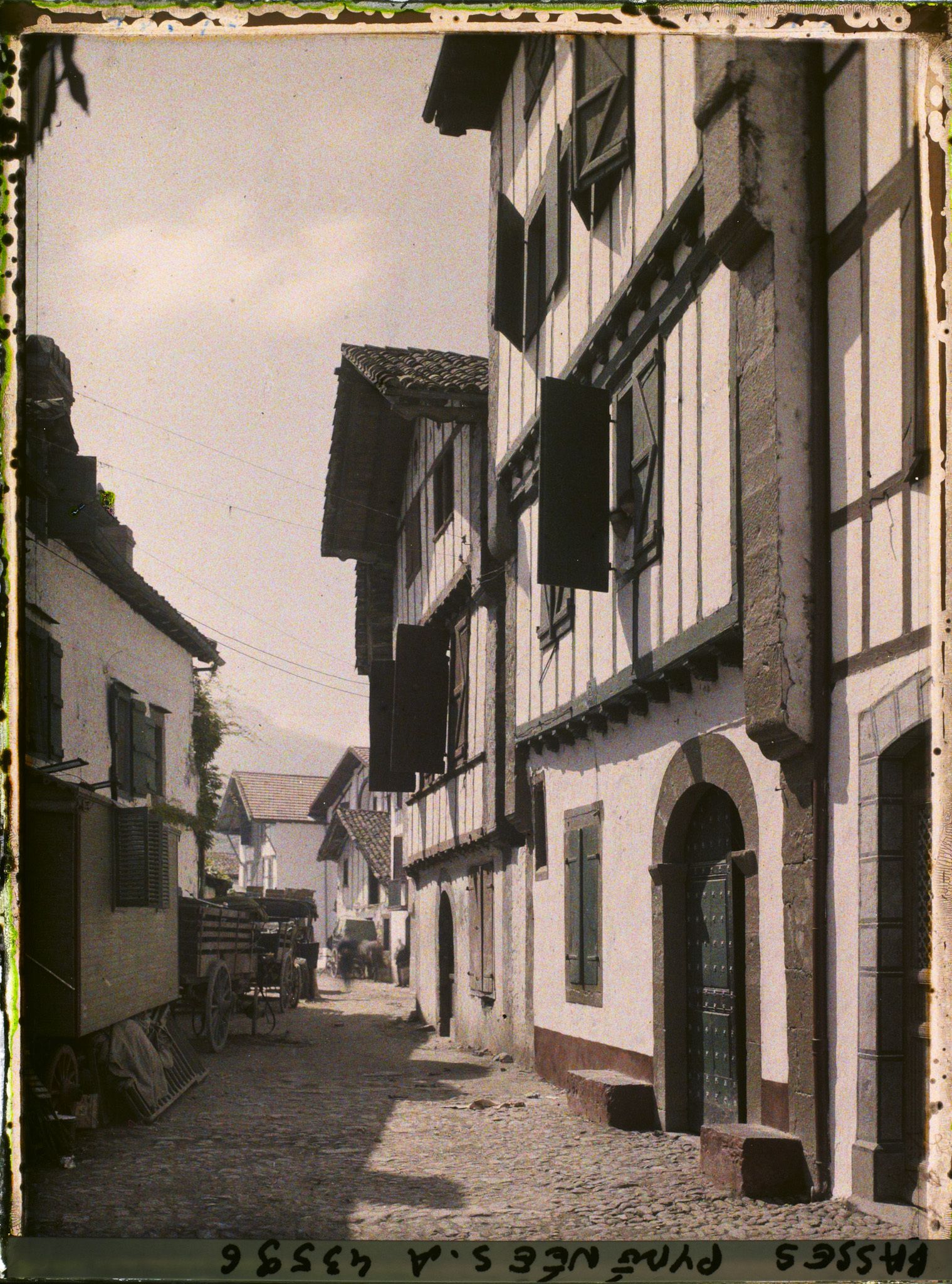 Image représentant France, Espelette, Une rue