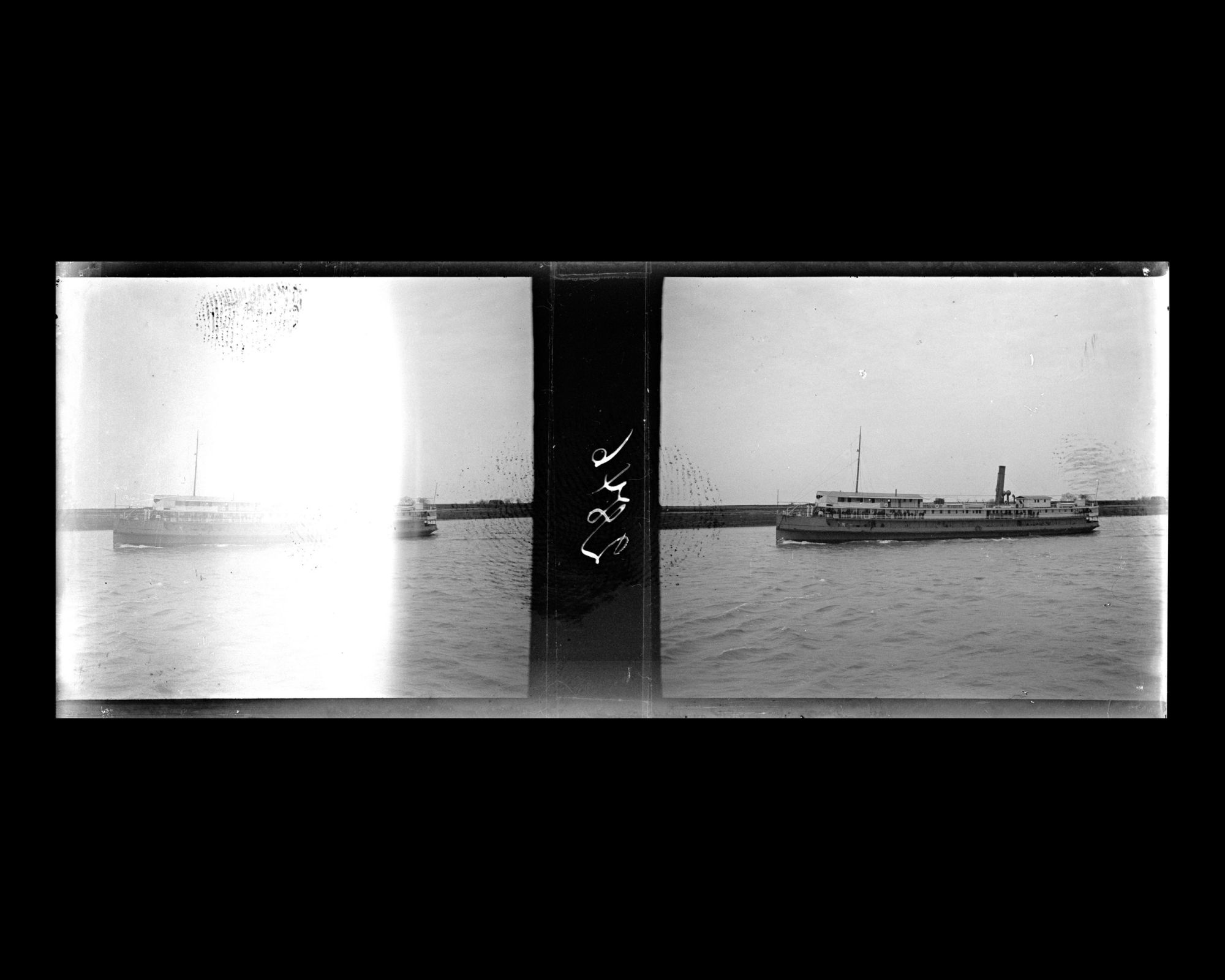 Image représentant Un vapeur fluvial-transporteur de passagers sur le Yangzijiang ("fleuve Bleu")