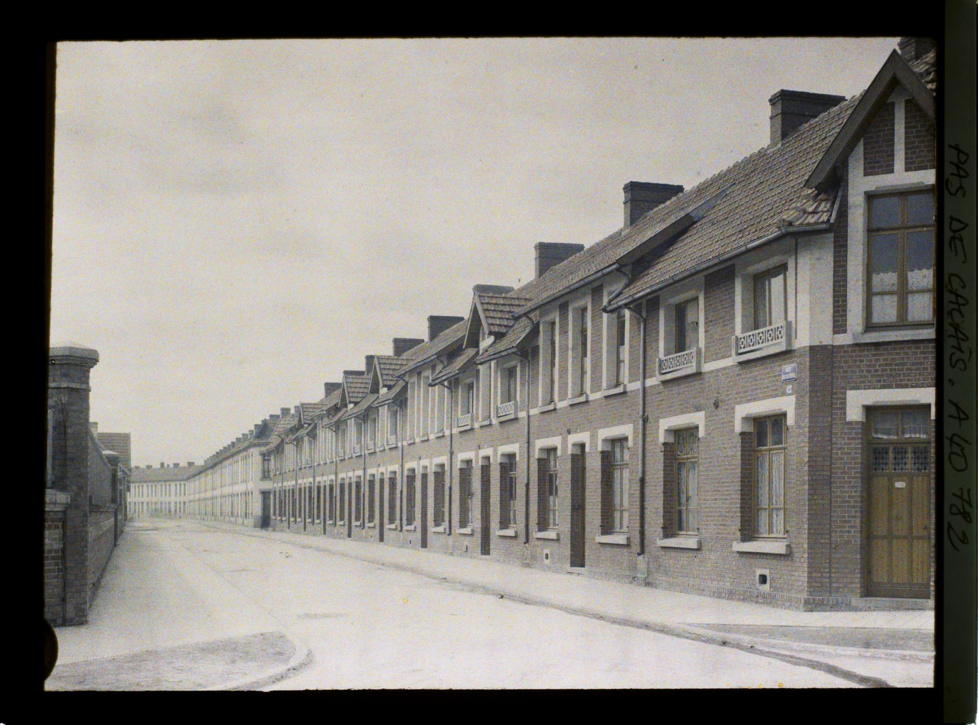 Image représentant France, Lens, Cité des mines de Lens - La Rue Becquerel