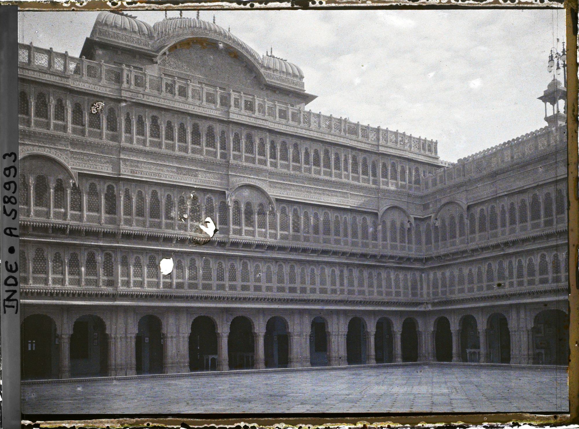 Image représentant La cour intérieure du palais des Invités (Laxmi Niwas), Palais Lallgarh