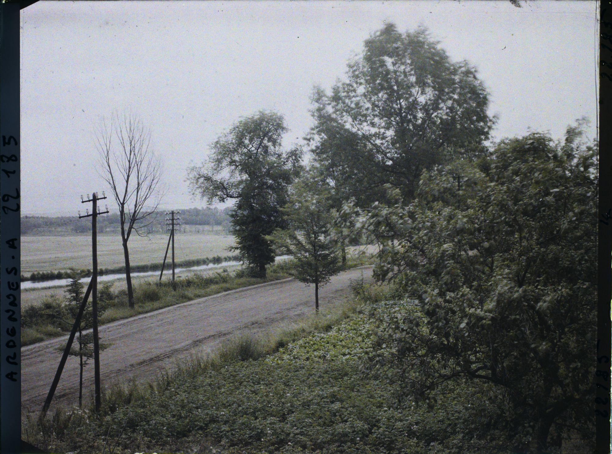 Image représentant Vue vers le Château de Bellevue prise de la Maison du Tisserand