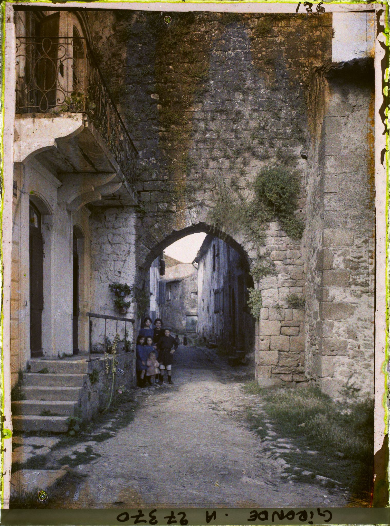 Image représentant France, St Macaire, Ancienne porte de la Ville