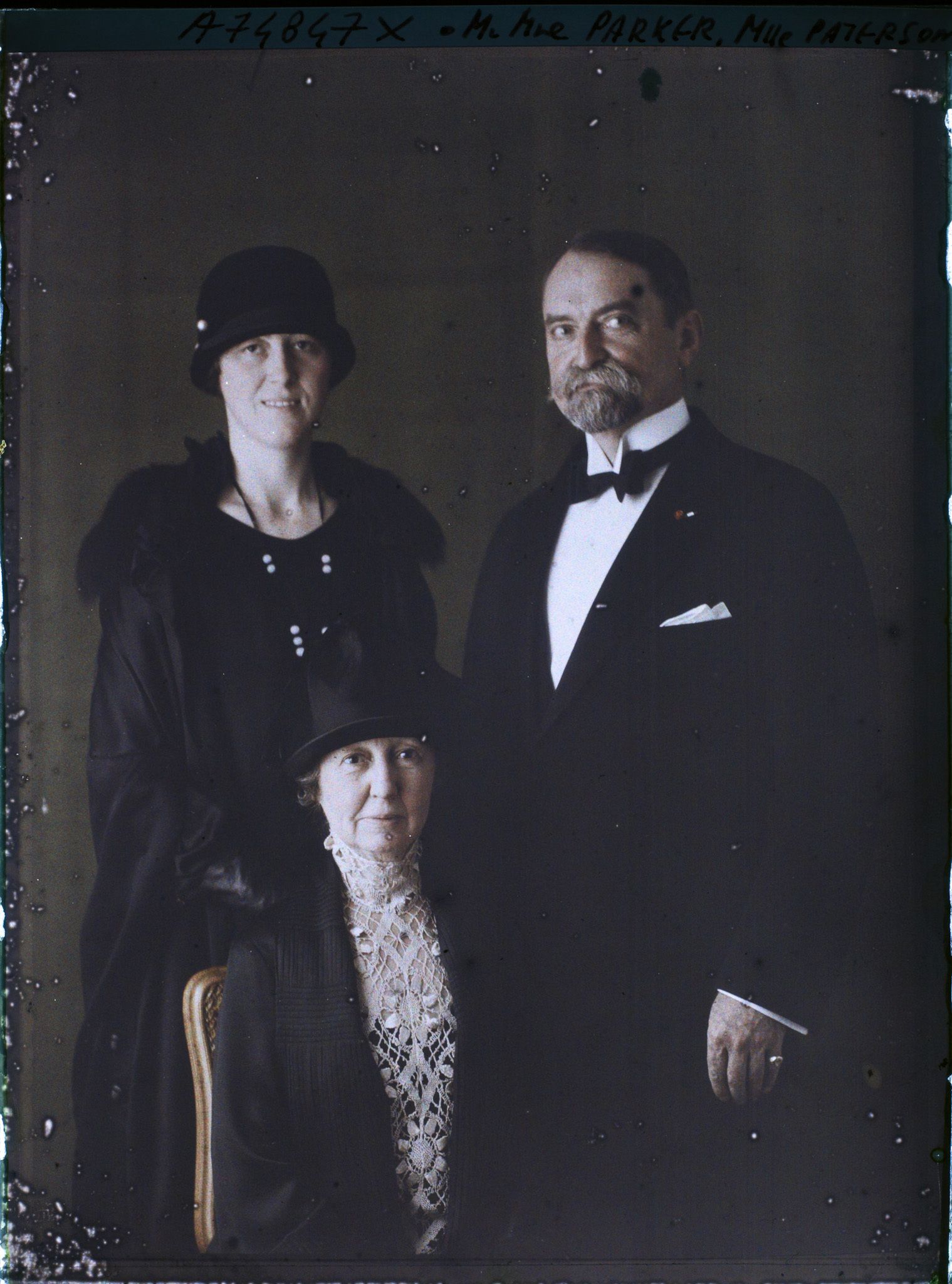 Image représentant Le jugeEdwin Brewington Parker,  son épouse et miss Paterson