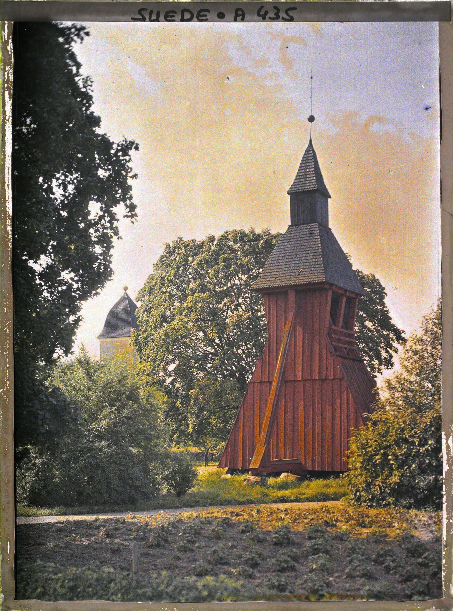 Image représentant Edifice religieux et campanile