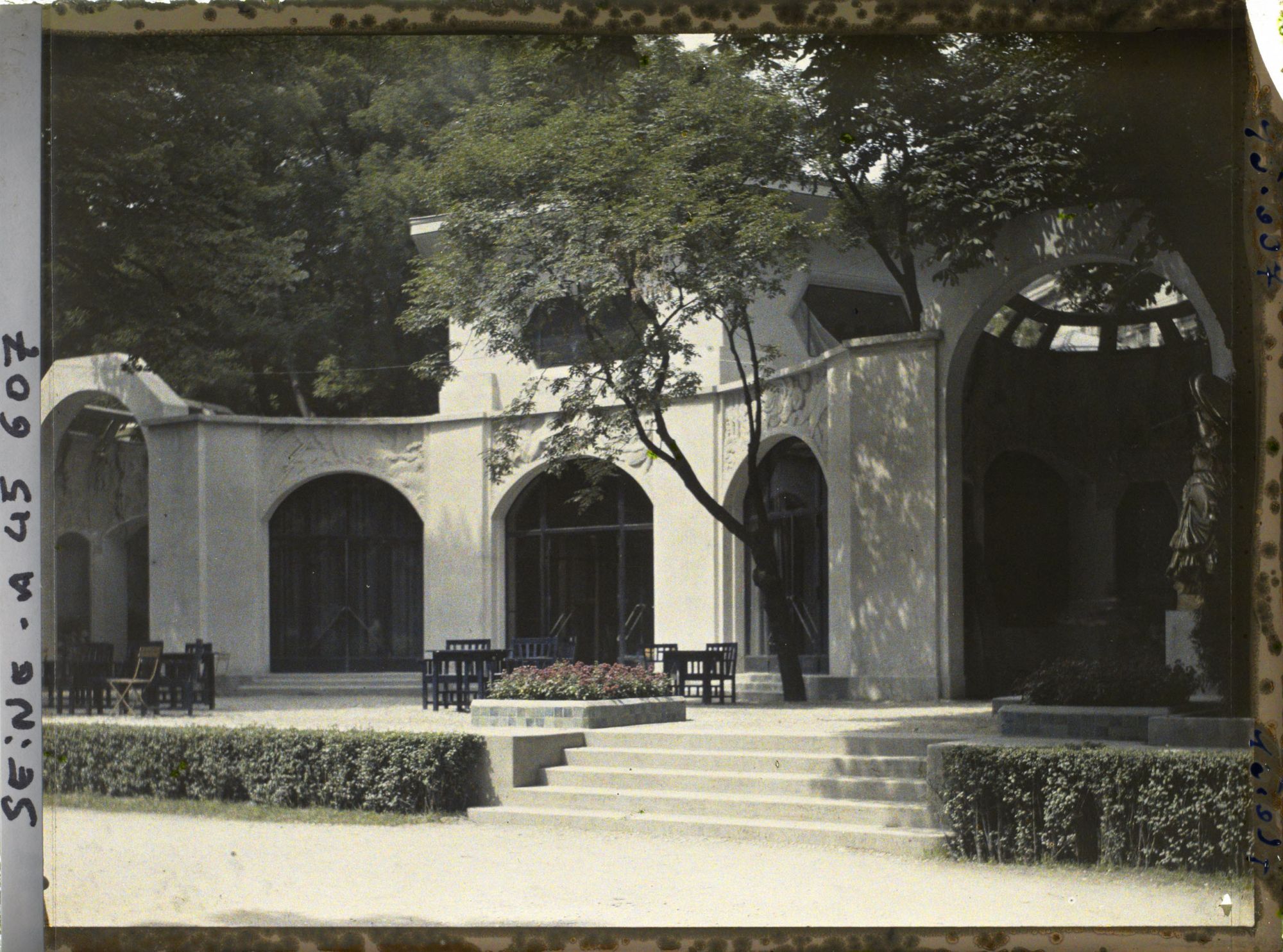 Image représentant L'Exposition des arts décoratifs, Pavillon du club des architectes diplômés